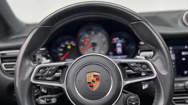 Porsche Macan view 19