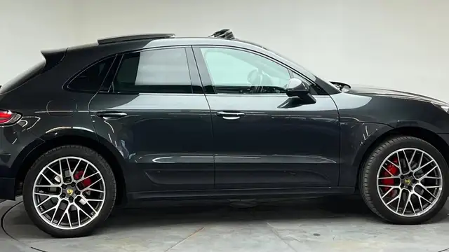 Porsche Macan view 4