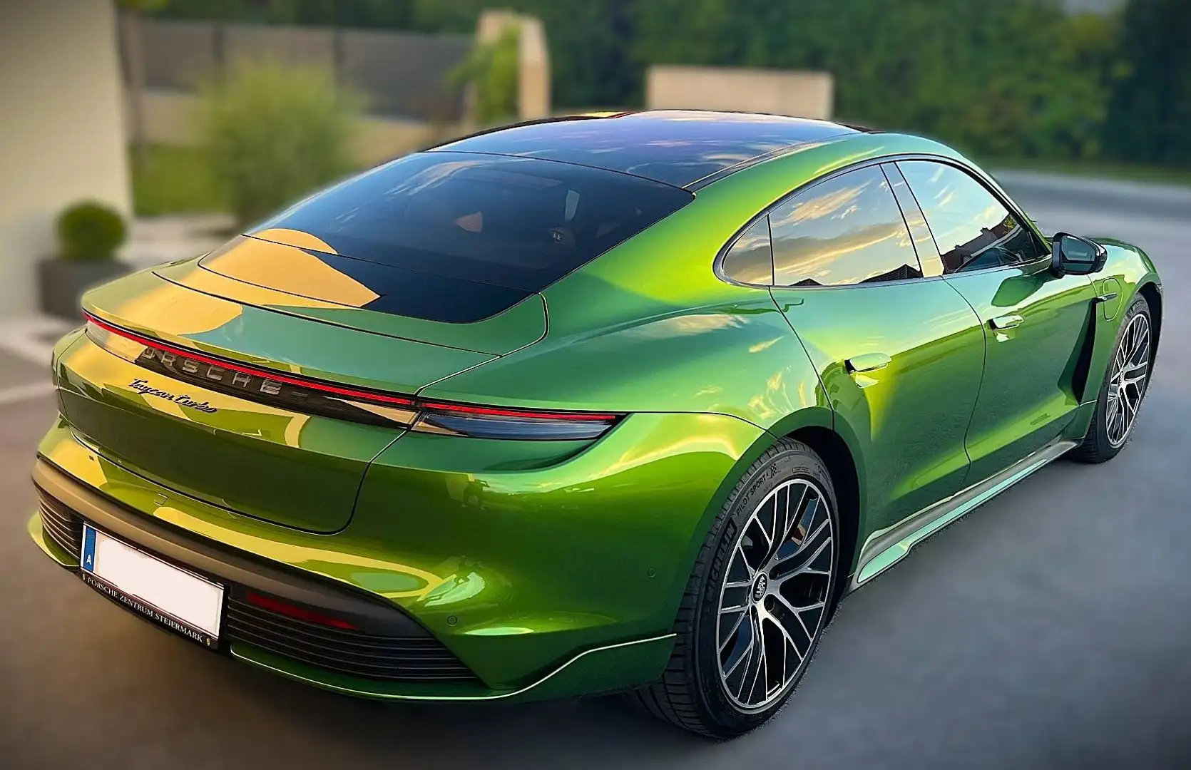 Porsche Taycan Taycan Turbo 83,7kWh Turbo Grün - 2