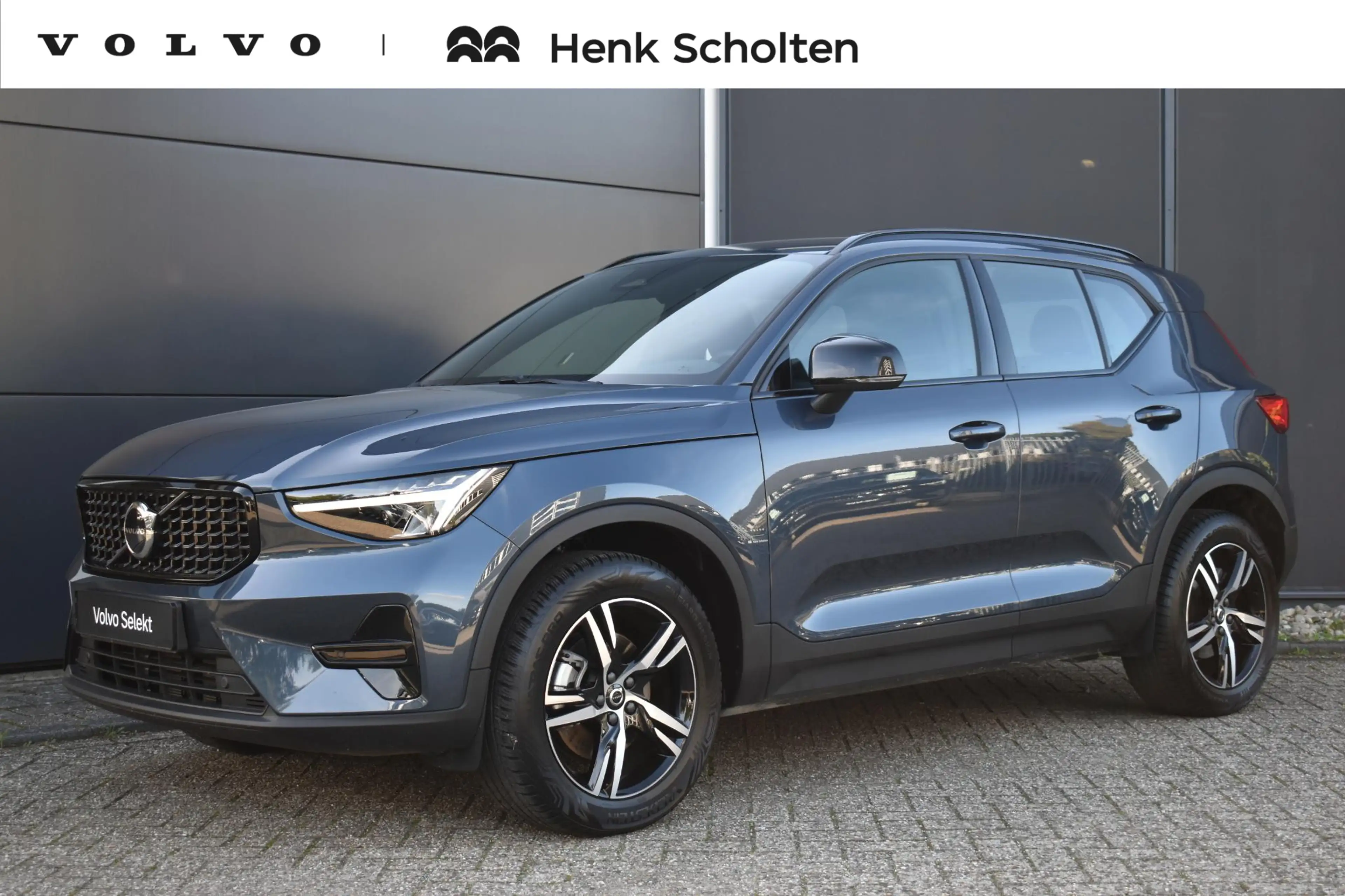Volvo XC40 B4 Plus Dark | Trekhaak | Verwarmbare voorstoelen,