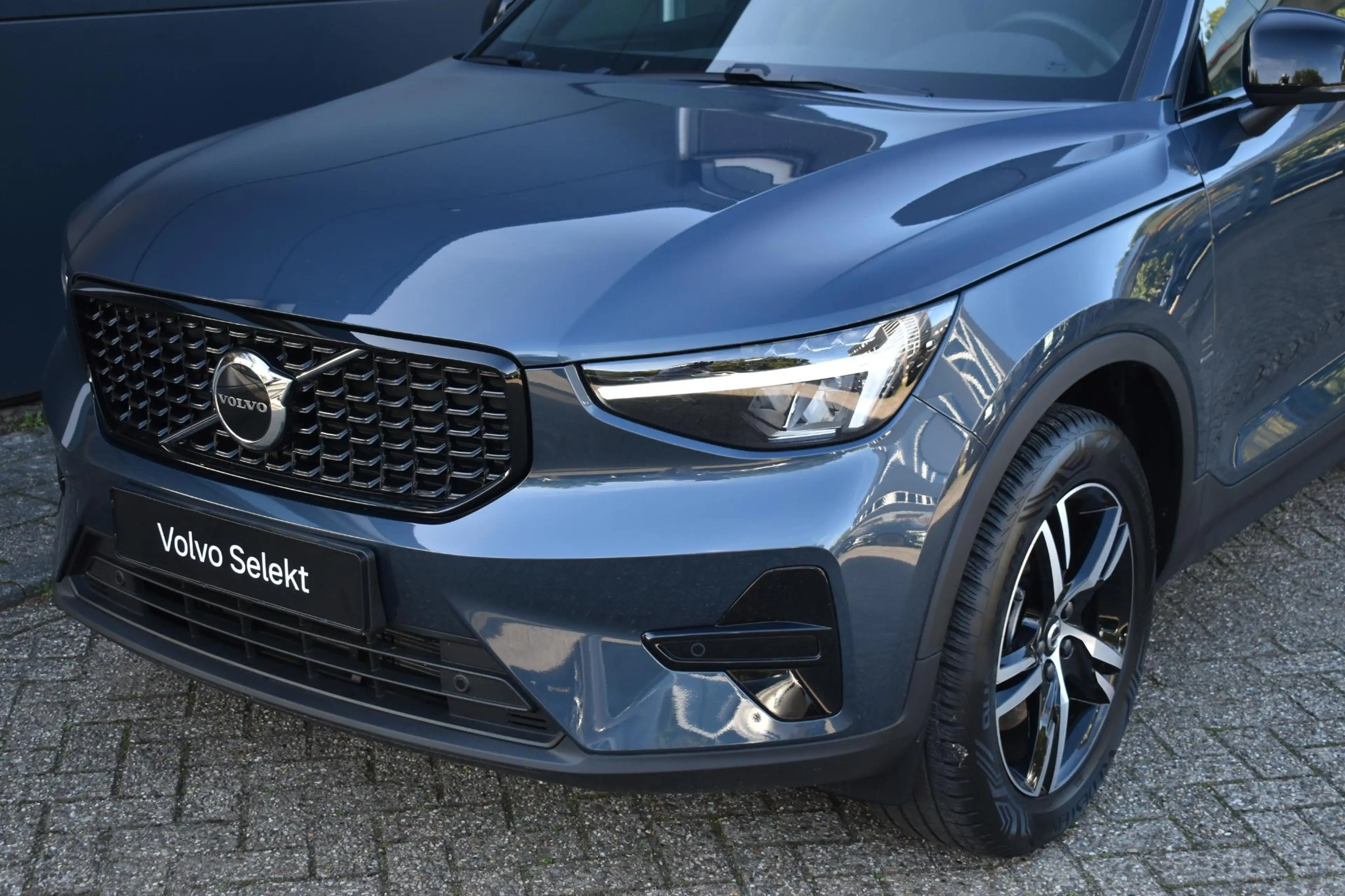 Volvo XC40 B4 Plus Dark | Trekhaak | Verwarmbare voorstoelen, — photo 2