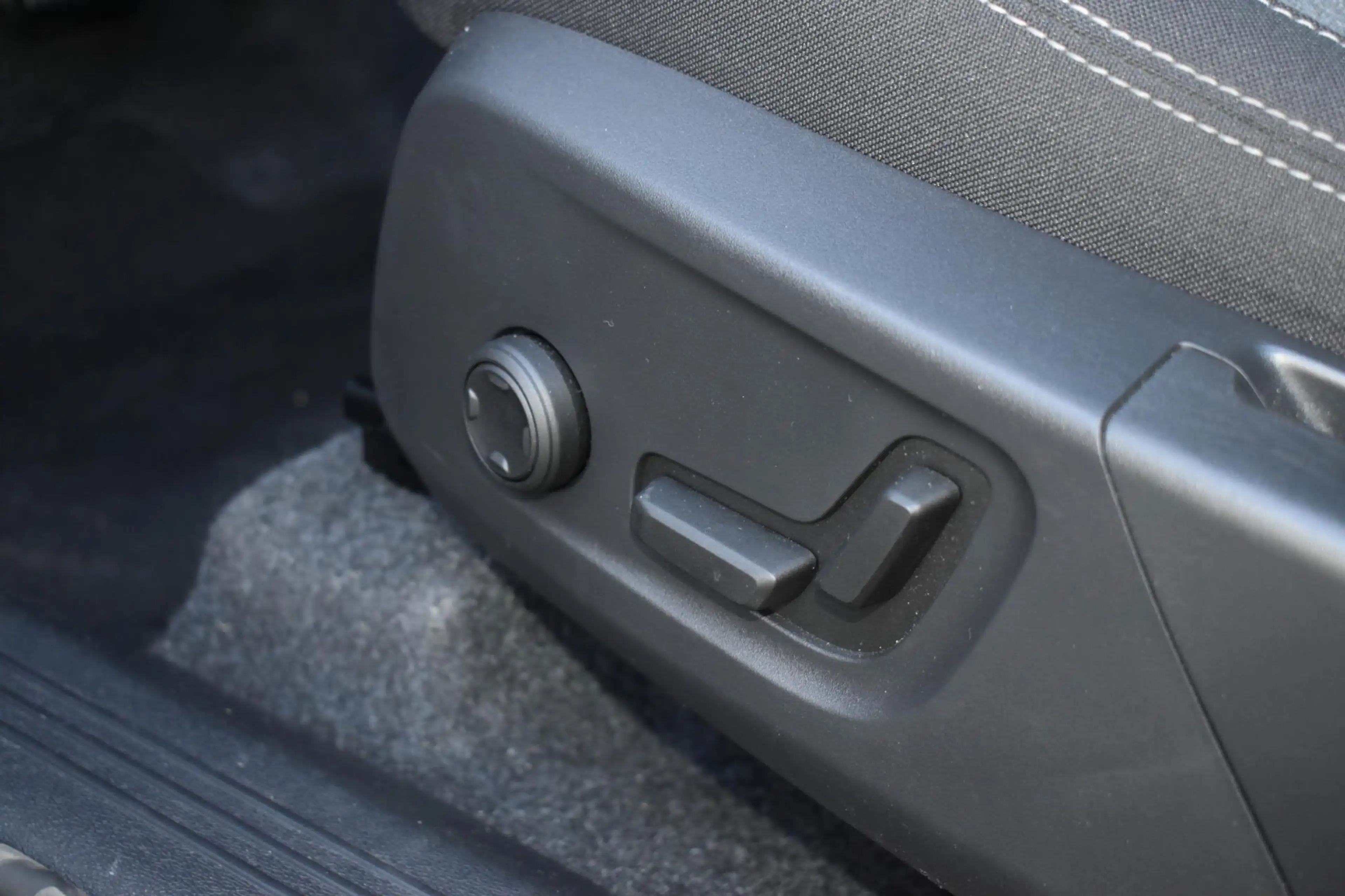 Volvo XC40 B4 Plus Dark | Trekhaak | Verwarmbare voorstoelen, — photo 15