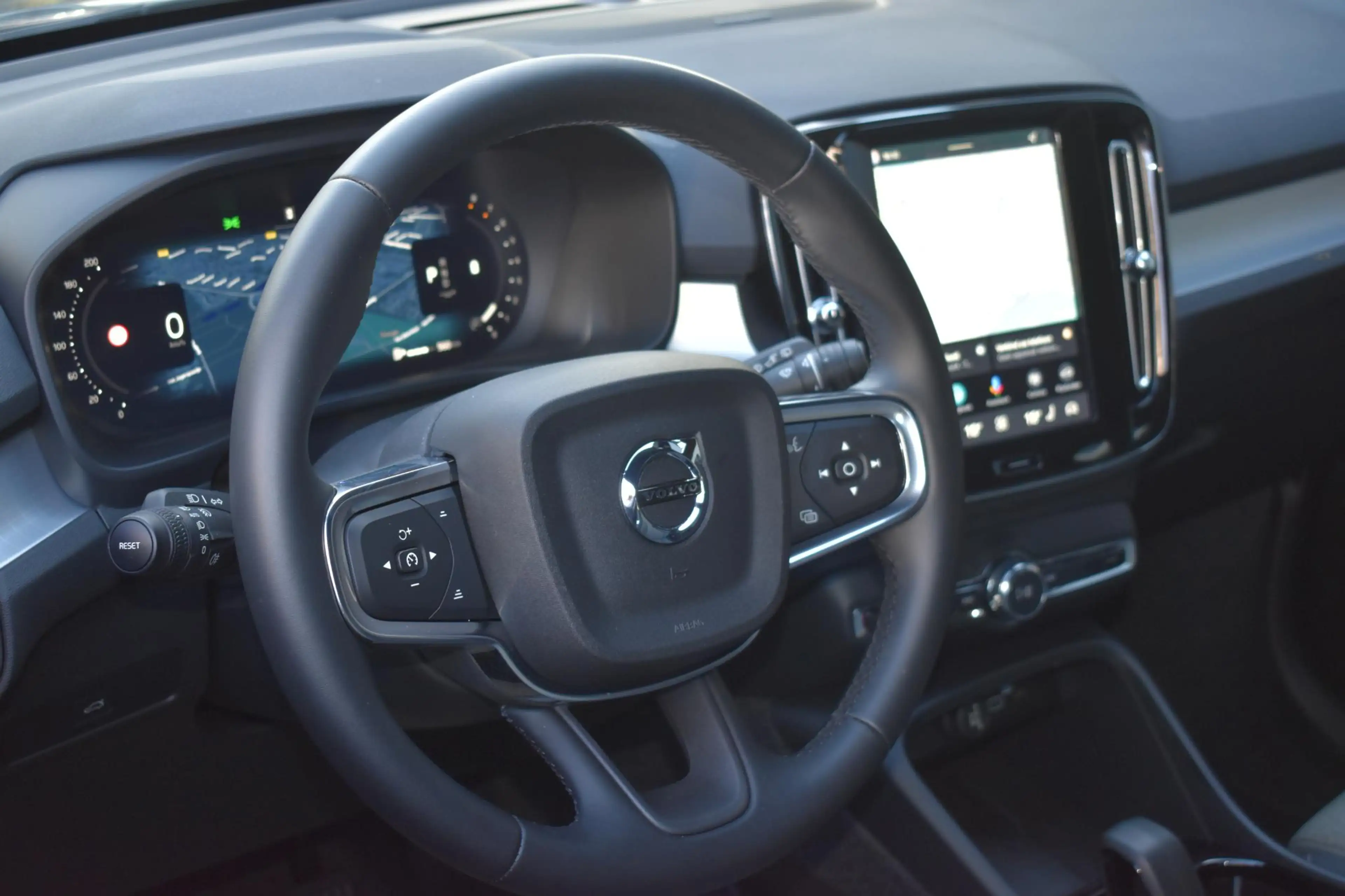 Volvo XC40 B4 Plus Dark | Trekhaak | Verwarmbare voorstoelen, — photo 4