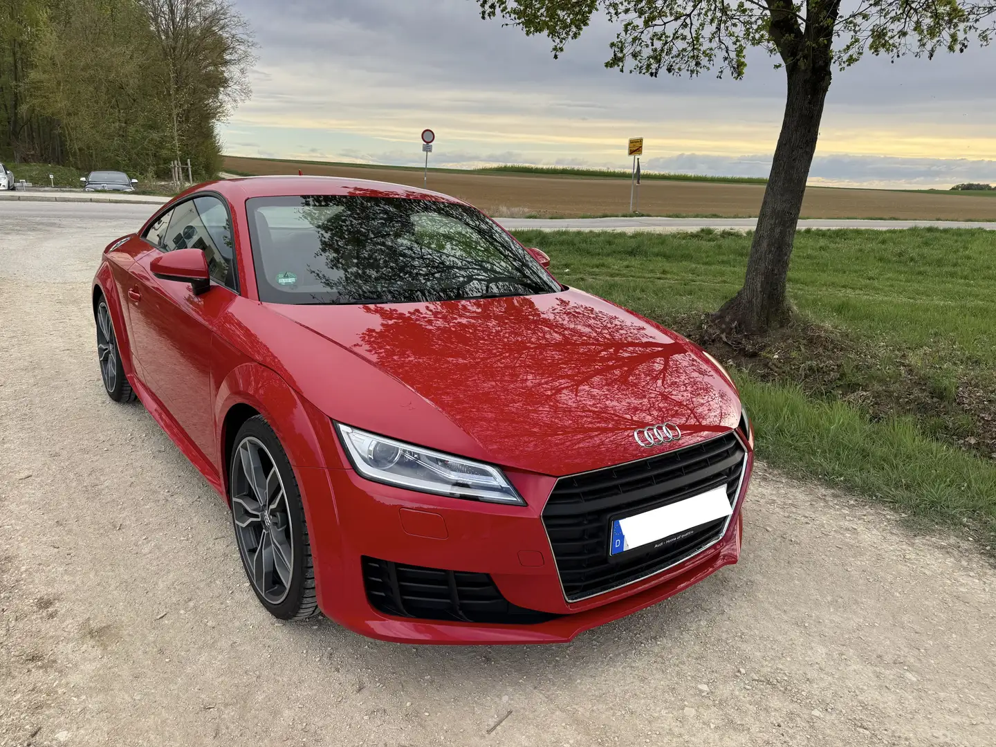 Audi TT Coupe 2.0 TFSI Rot - 1