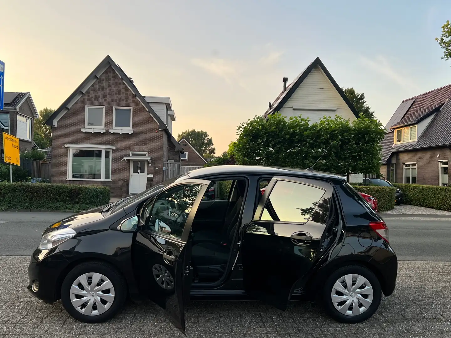 Toyota Yaris 1.0 VVT-i Exclusive 73.000 km Dealer Onderhouden! Noir - 2