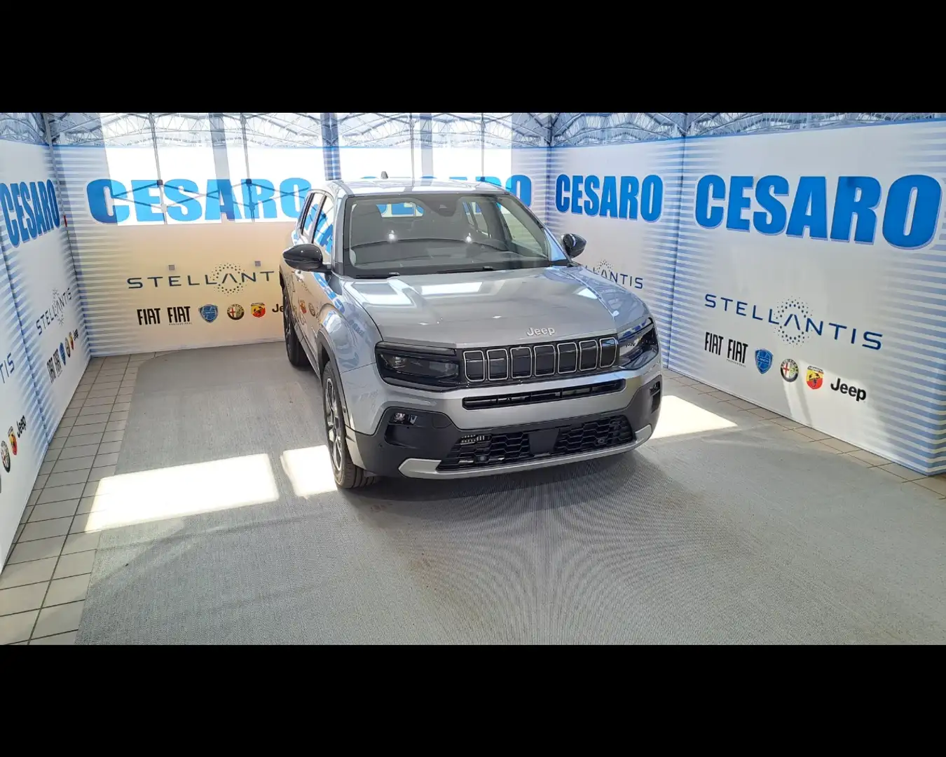Jeep Avenger 1.2 Turbo e-Hybrid MHEV Summit Grijs - 1