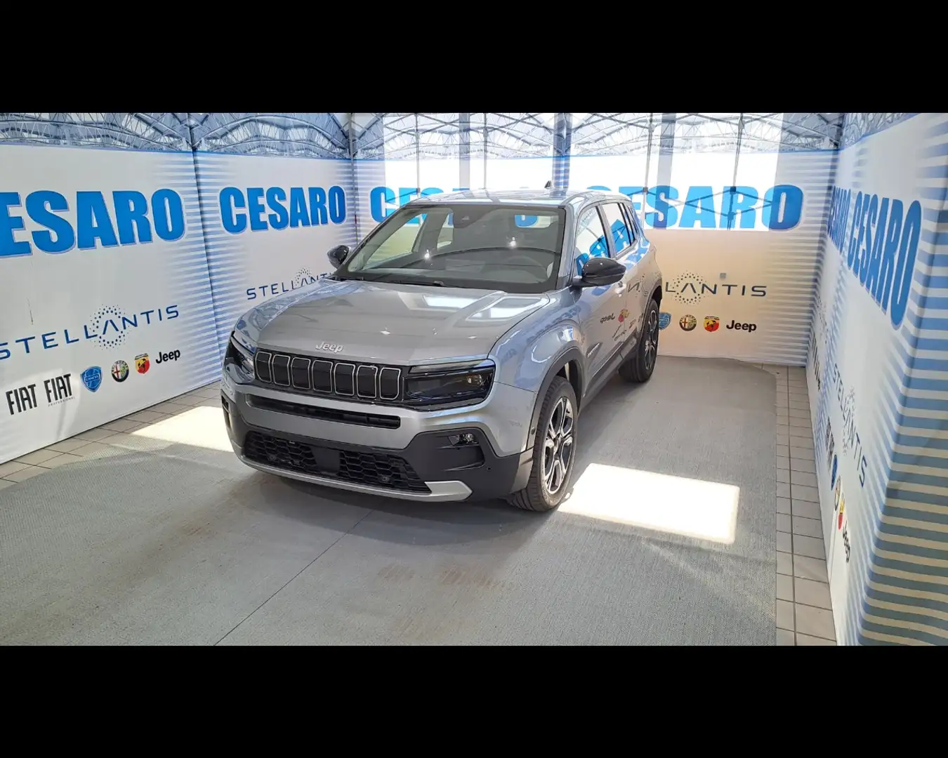 Jeep Avenger 1.2 Turbo e-Hybrid MHEV Summit Grijs - 2