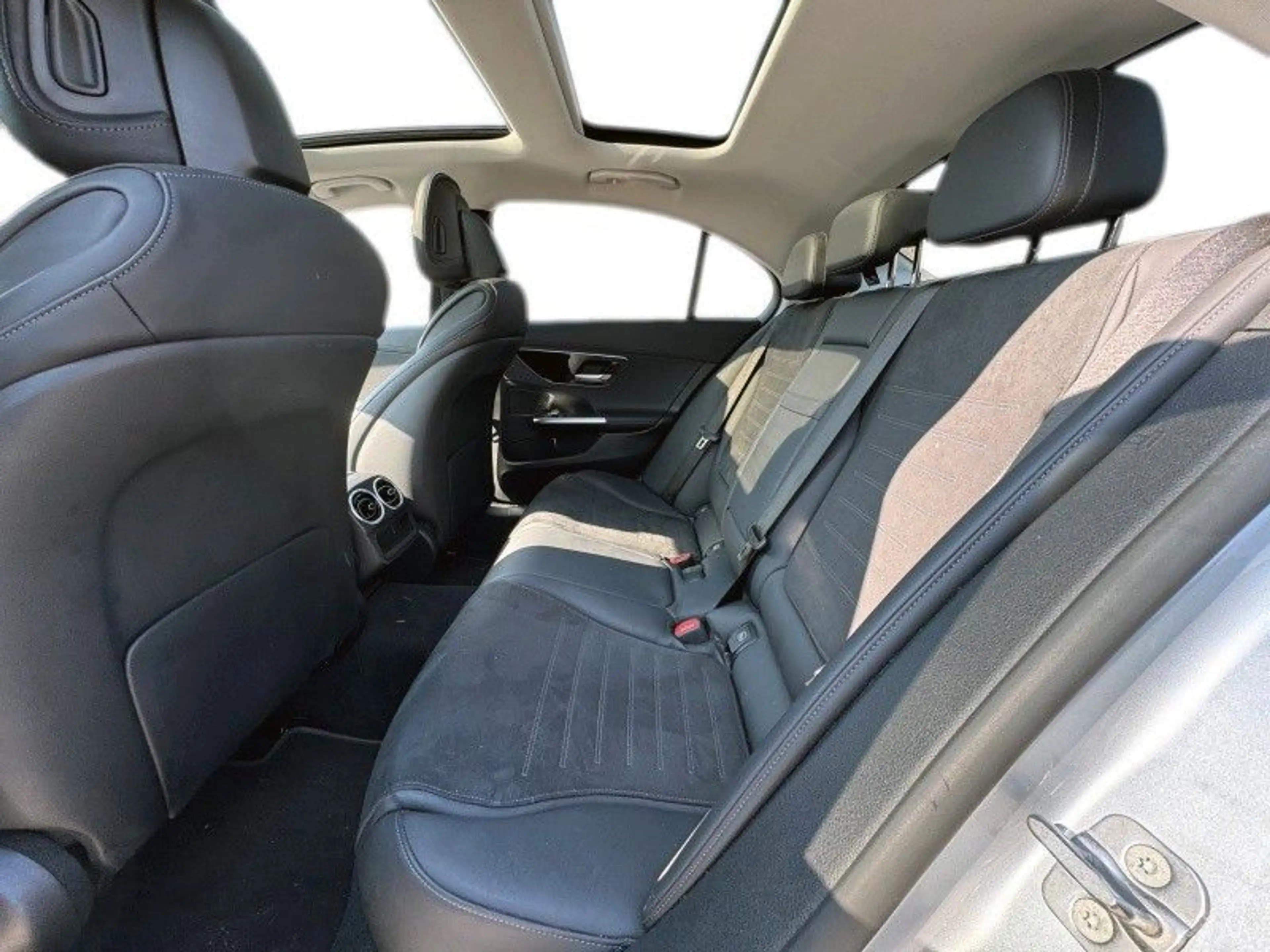 Mercedes-Benz C 220 d AMG Line — photo 24
