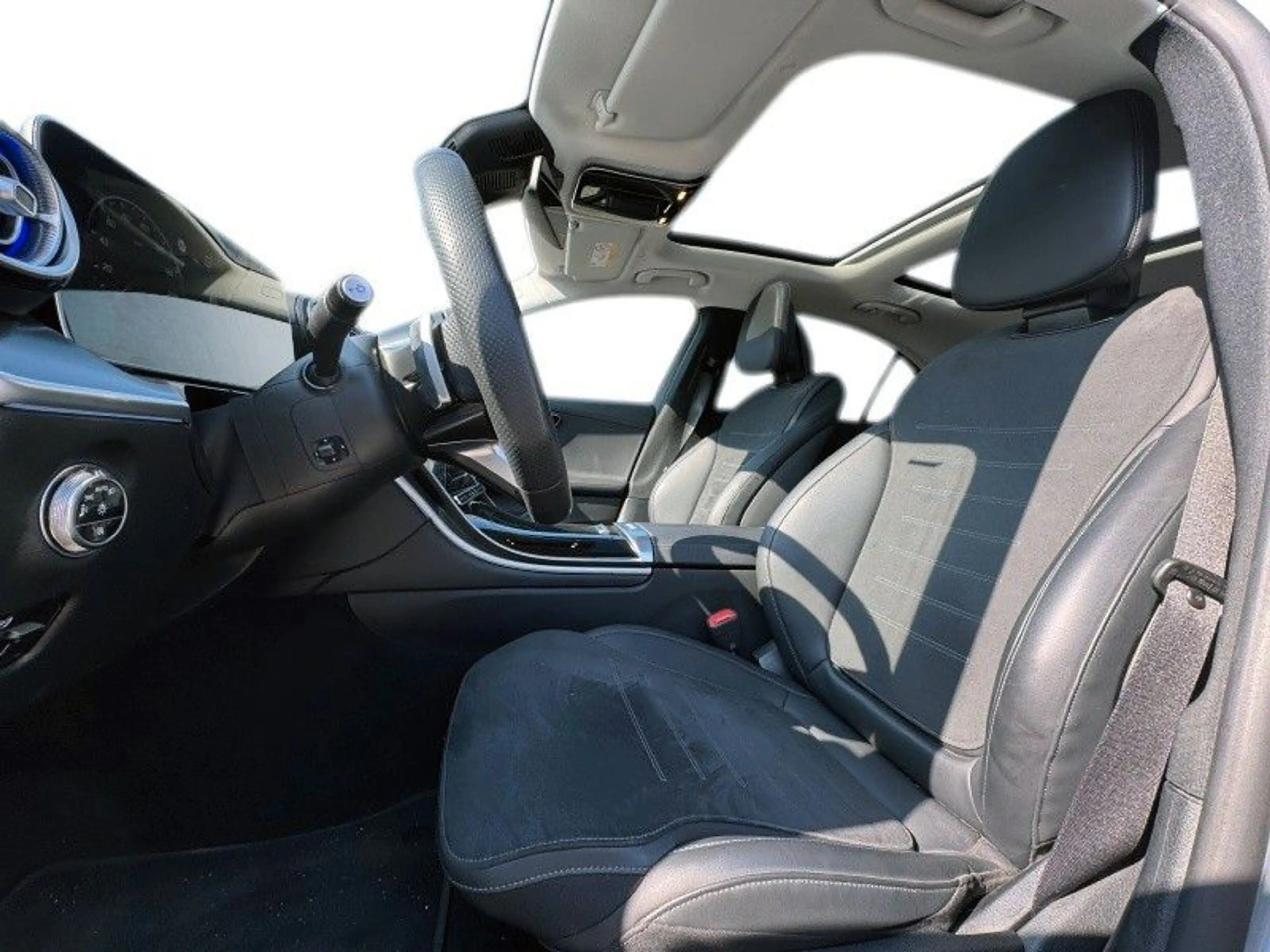 Mercedes-Benz C 220 d AMG Line — photo 23