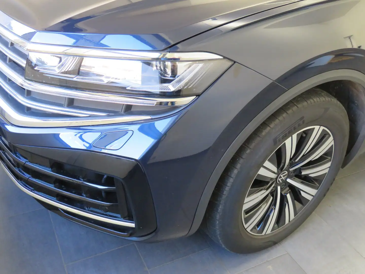 Volkswagen Touareg Elegance eHybrid TSI 4MOTION Blau - 2