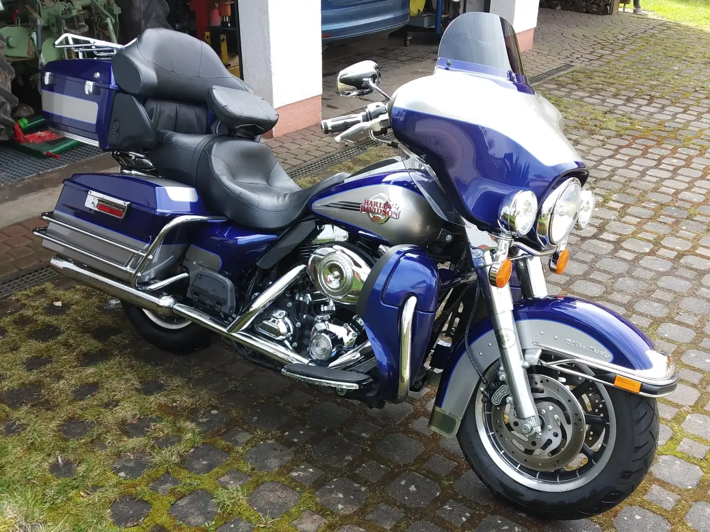 Harley-Davidson Electra Glide FLHTCU Azul - 1