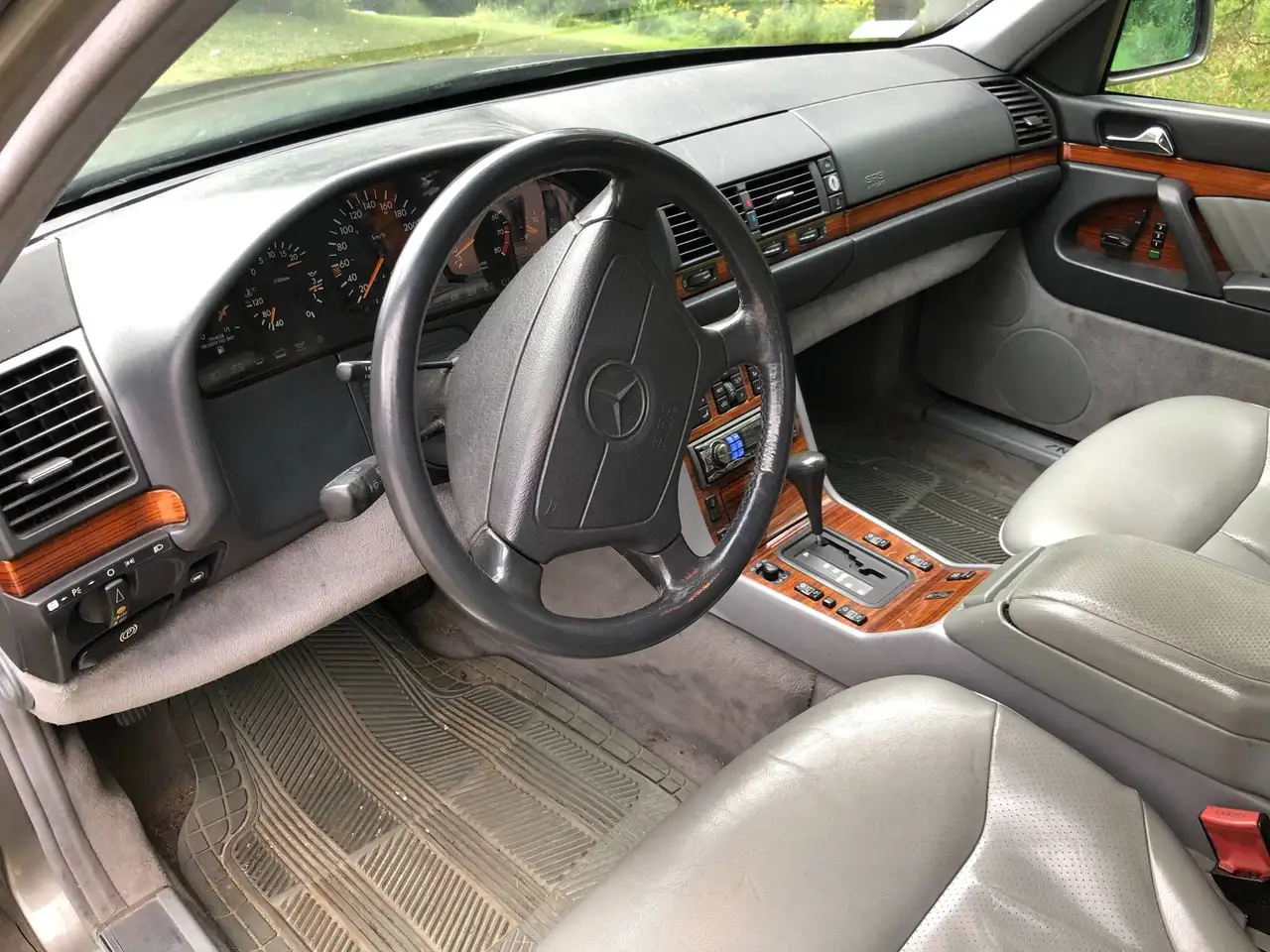 Mercedes-Benz 300 снимка Mercedes-Benz 300
