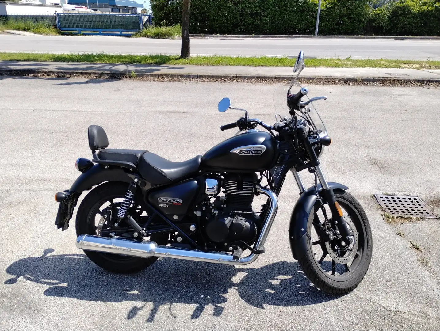 Royal Enfield Meteor 350 Negru - 2