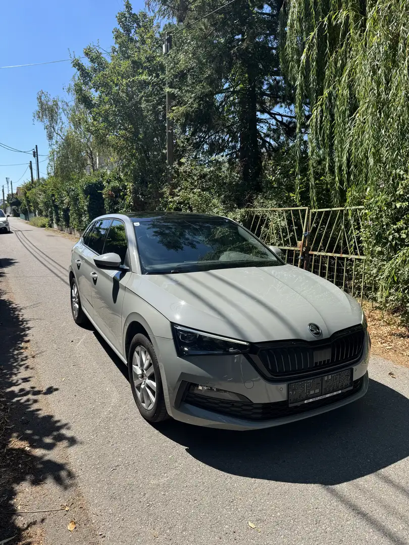 Skoda Scala 1,5l mit Panoramaglasdach und Top-Ausstattung Grau - 2