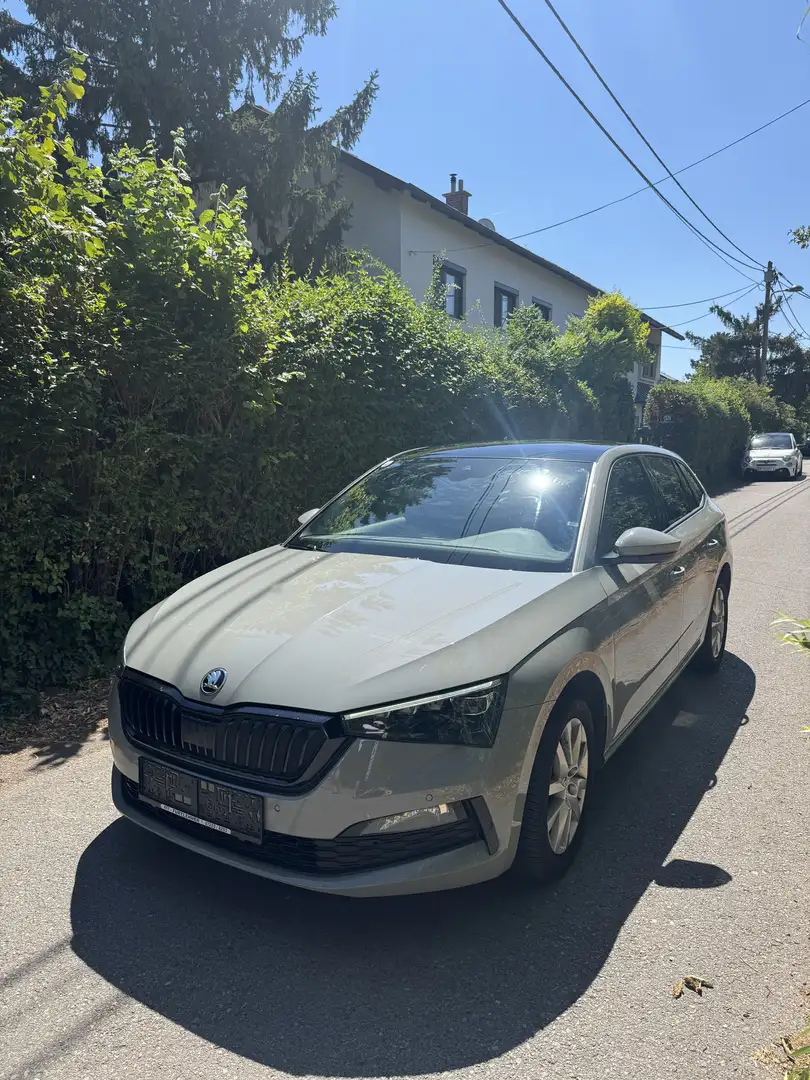 Skoda Scala 1,5l mit Panoramaglasdach und Top-Ausstattung Grau - 1