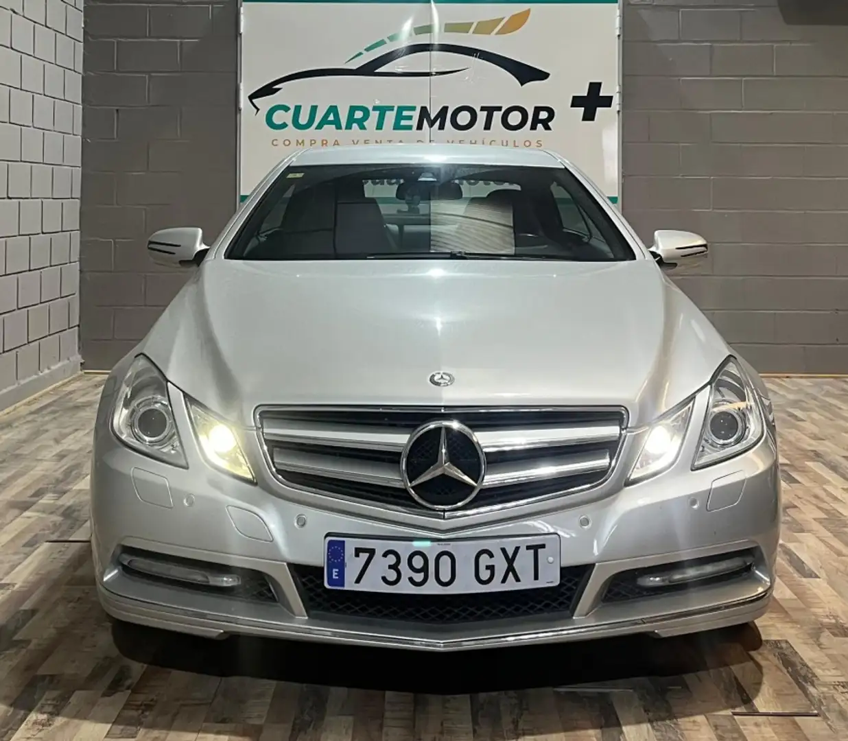 Mercedes-Benz E 250 Coupé 250CDI BE Grau - 2