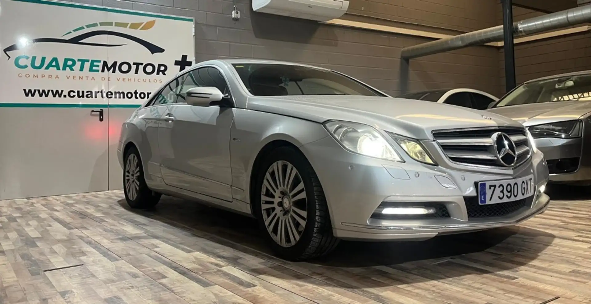 Mercedes-Benz E 250 Coupé 250CDI BE Grau - 1