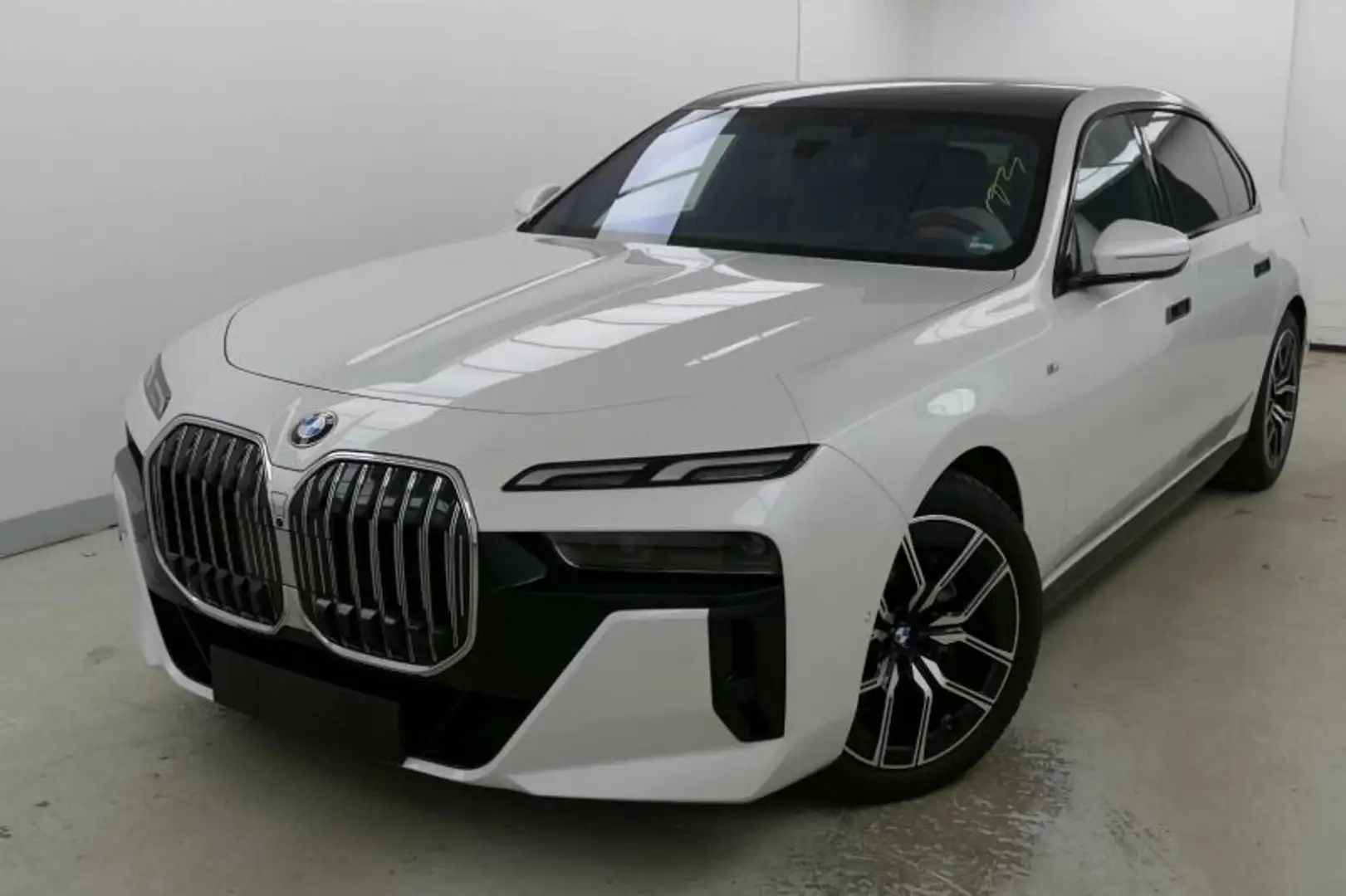 BMW 740 d xDr. M Sport Autob.asst. ACC Panorama Sthz. White - 1