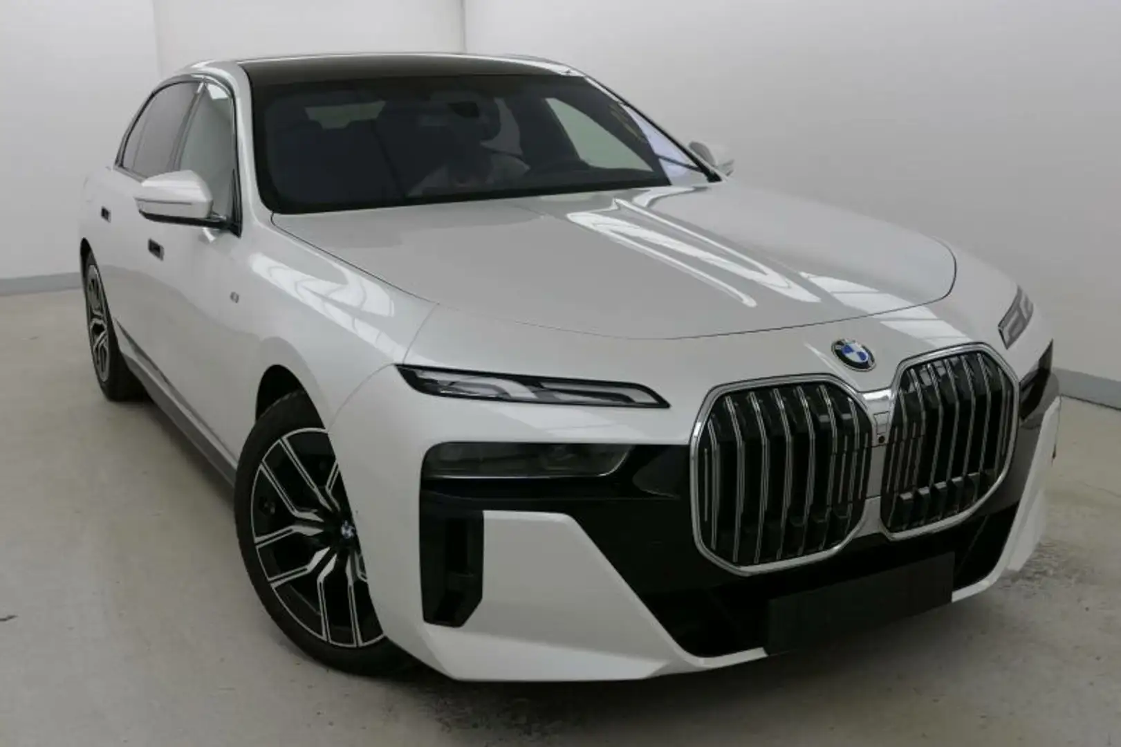 BMW 740 d xDr. M Sport Autob.asst. ACC Panorama Sthz. White - 2