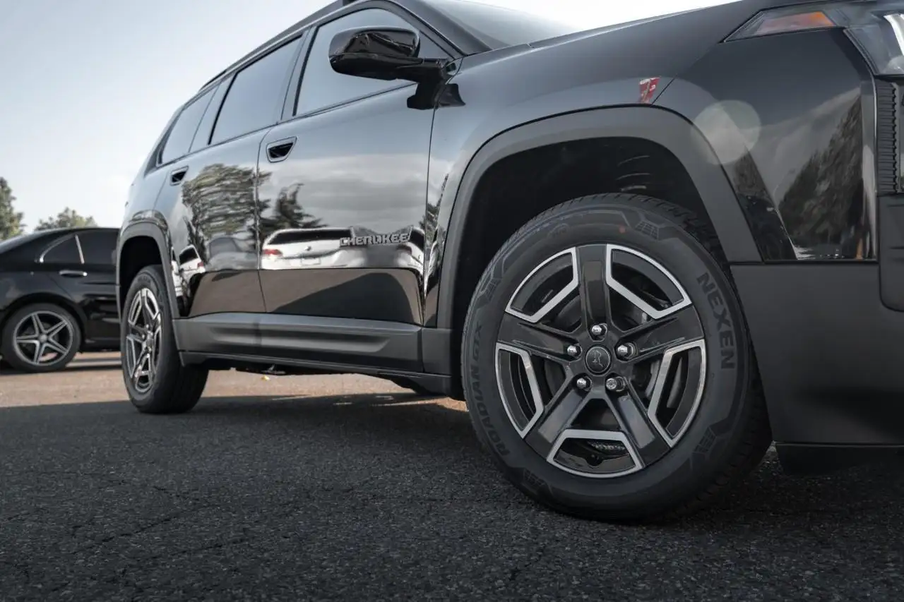 Jeep Cherokee снимка Jeep Cherokee