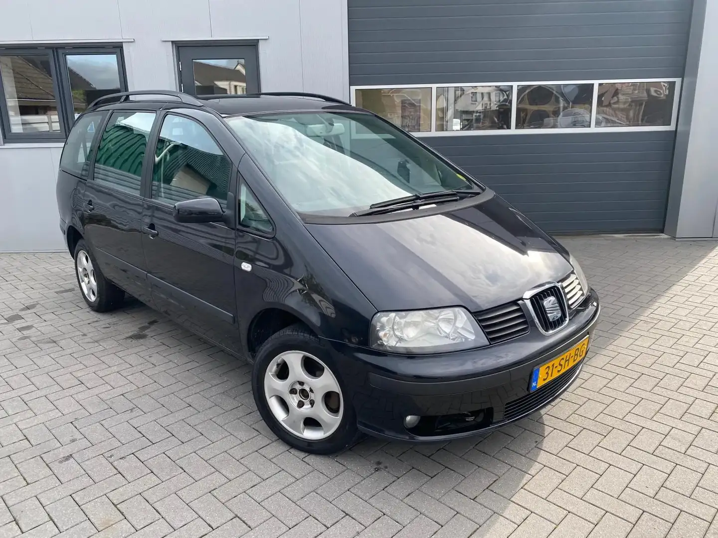 SEAT Alhambra 2.0 Reference Fekete - 1