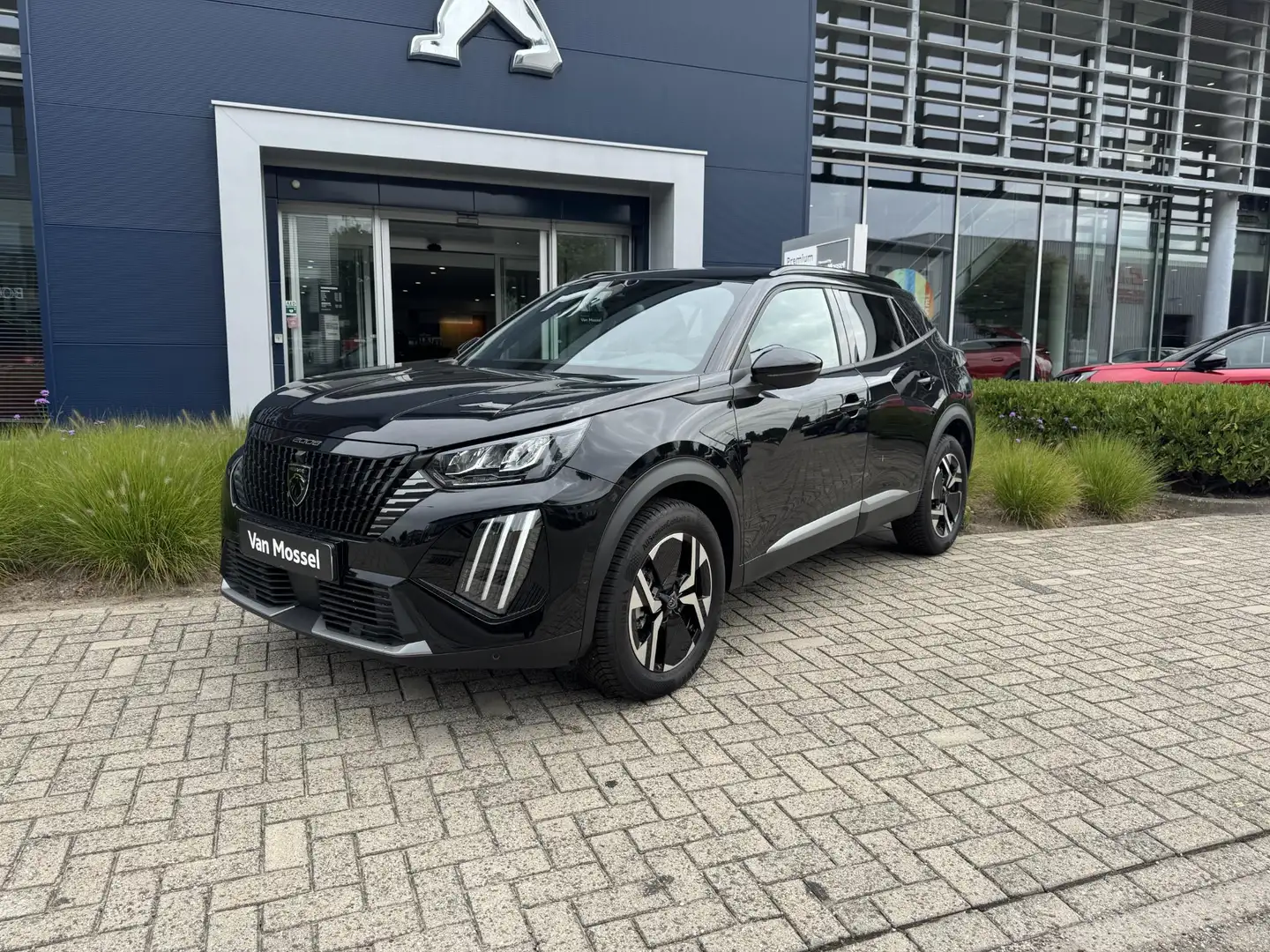 Peugeot 2008 1.2 Hybrid 136 Allure Voorraad l Vision Pack l Dri Zwart - 2