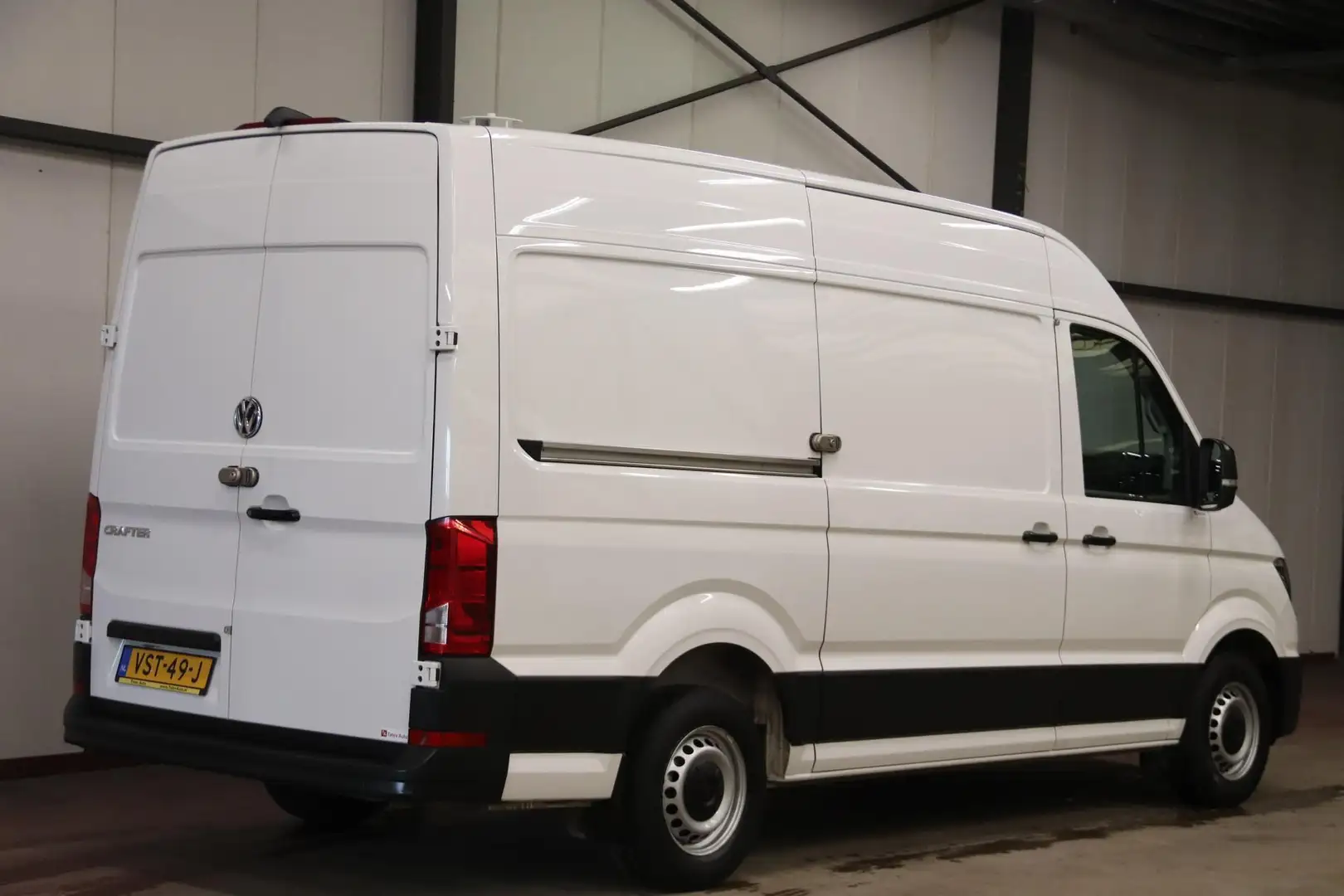Volkswagen Crafter 35 2.0 TDI 140PK L3H3 (oude L2H2) EURO 6 Wit - 2