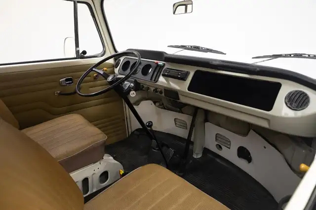 Volkswagen VW T2 view 9