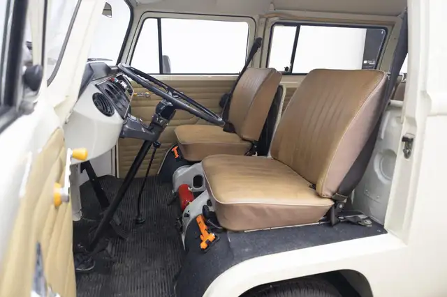 Volkswagen VW T2 view 10