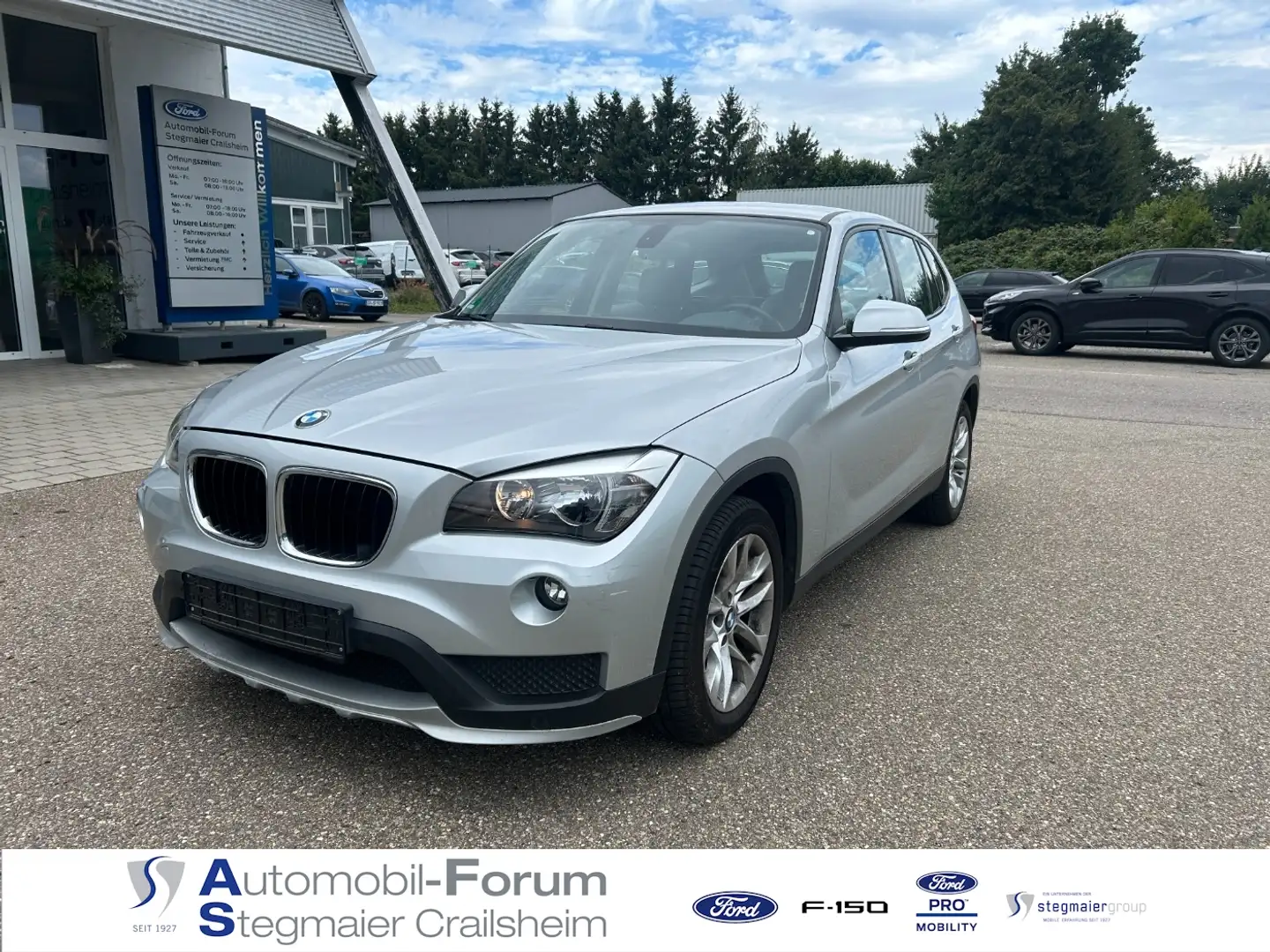 BMW X1 i sDrive 18 Navi+SHZ+KlimaA+LM+PDC+SportS.+AUT Silber - 1