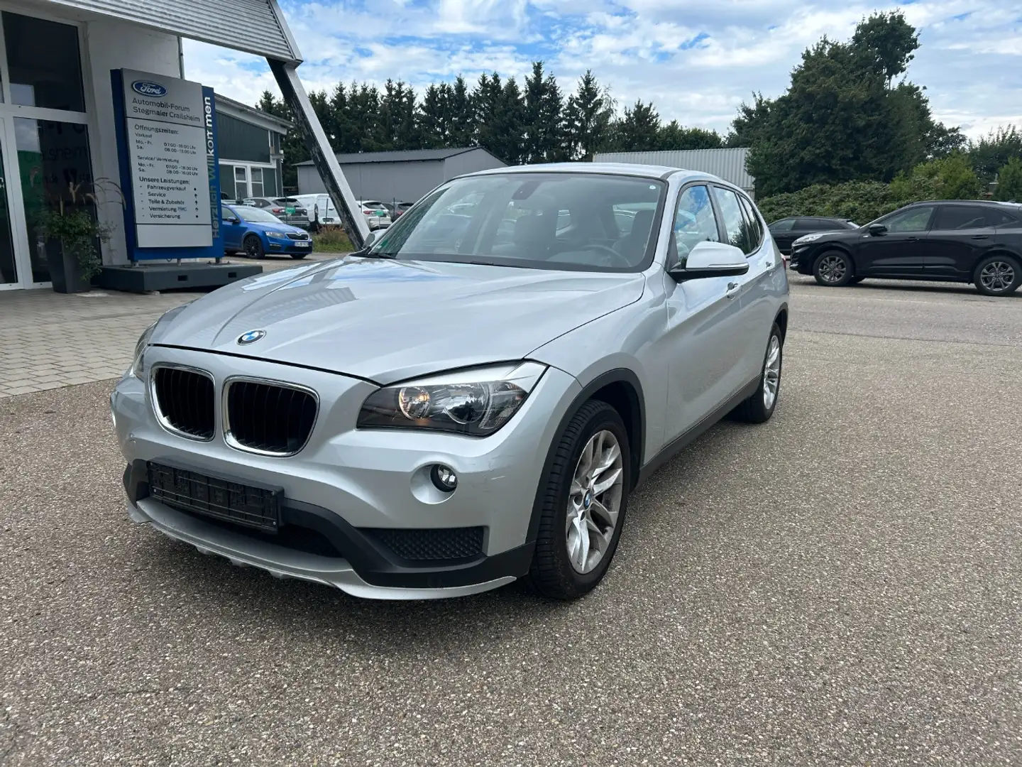 BMW X1 i sDrive 18 Navi+SHZ+KlimaA+LM+PDC+SportS.+AUT Plateado - 2