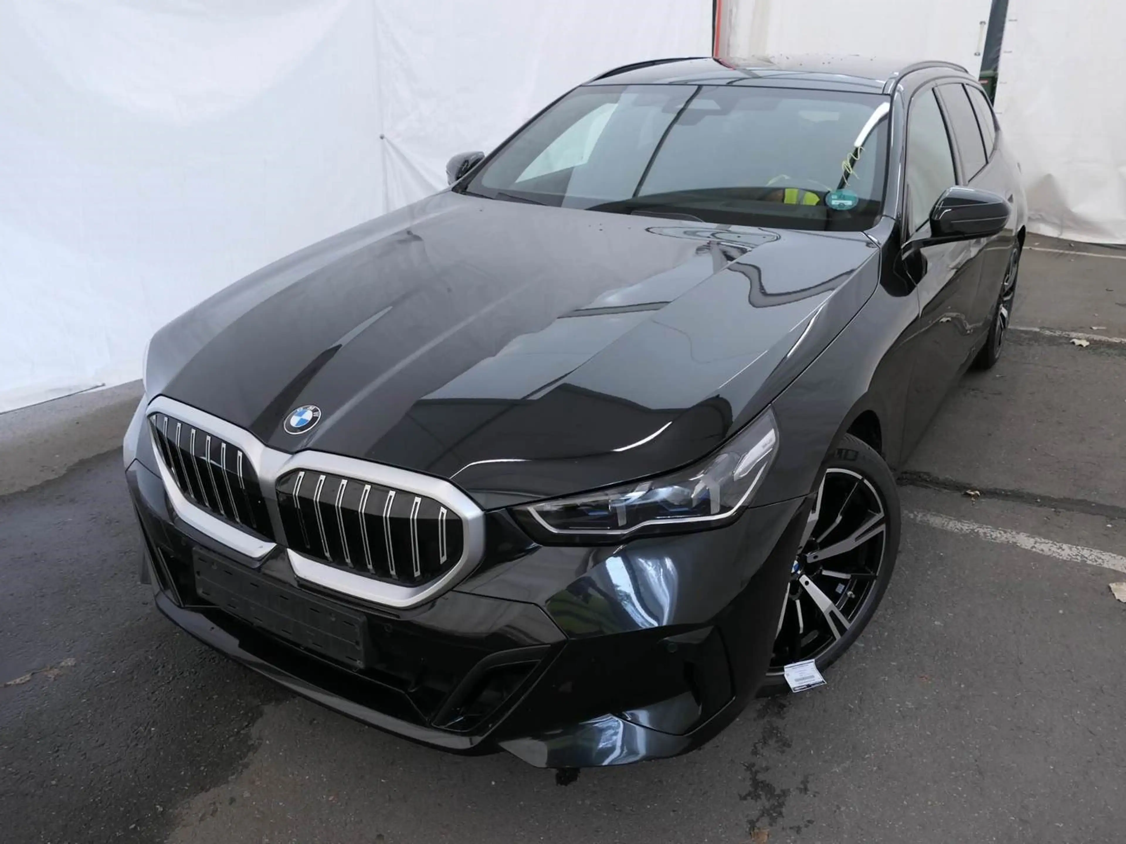 BMW 520 d xDrive xDrive M Sport 20" AHK Sitzbelüft. H/K — photo 2