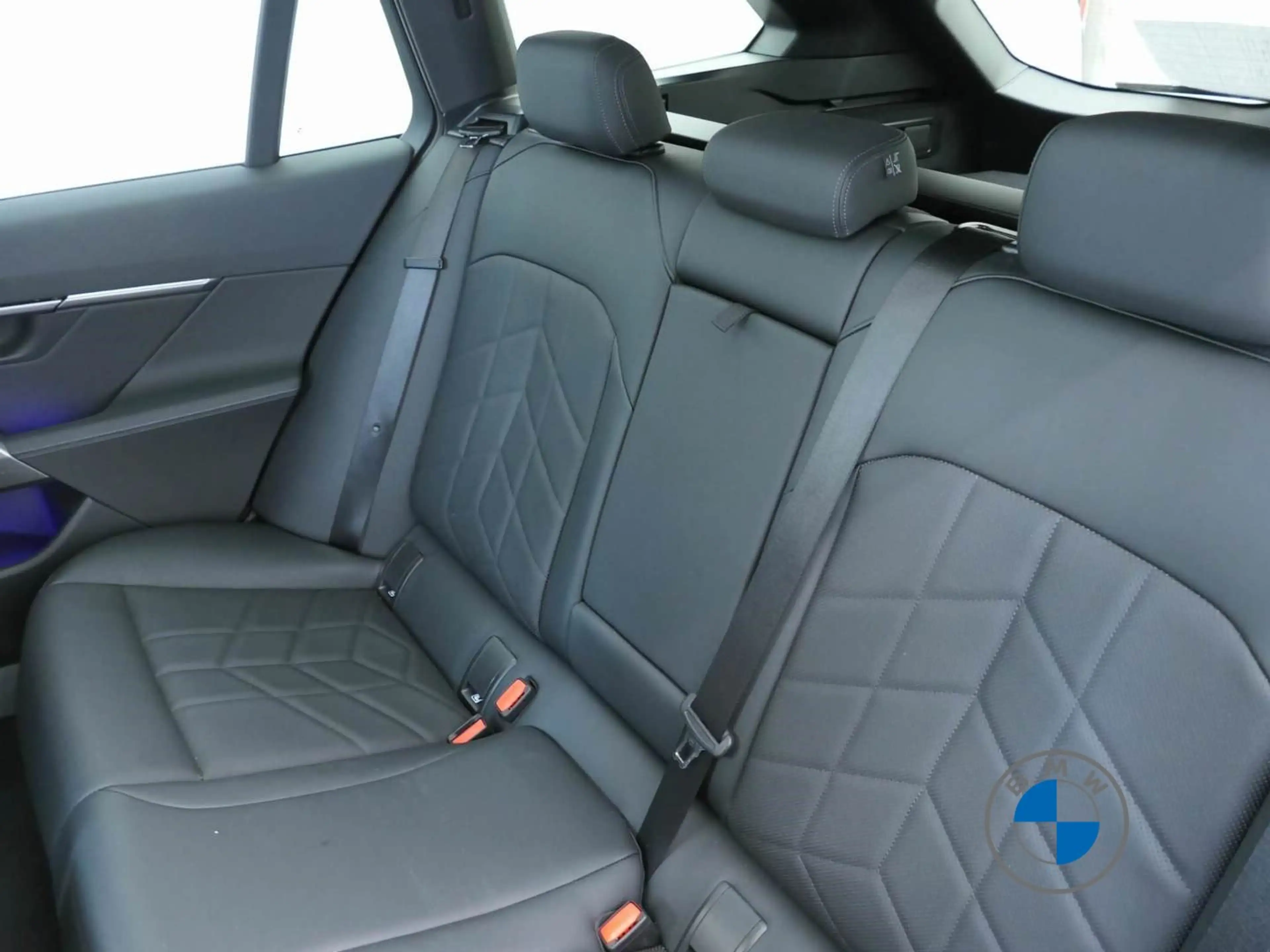 BMW 520 d xDrive xDrive M Sport 20" AHK Sitzbelüft. H/K — photo 9