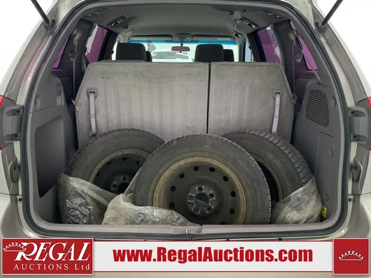 Toyota Sienna снимка Toyota Sienna