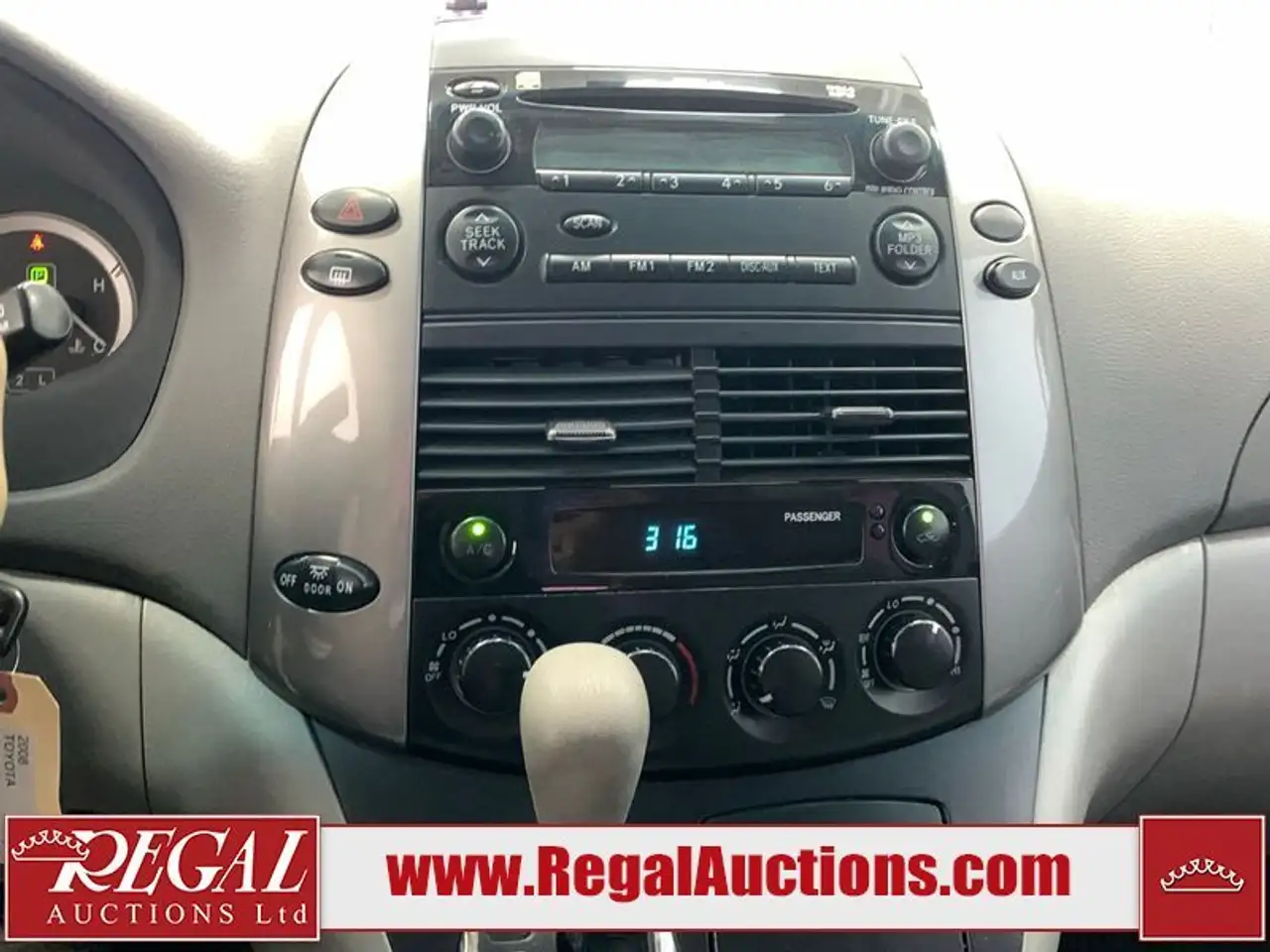 Toyota Sienna снимка Toyota Sienna