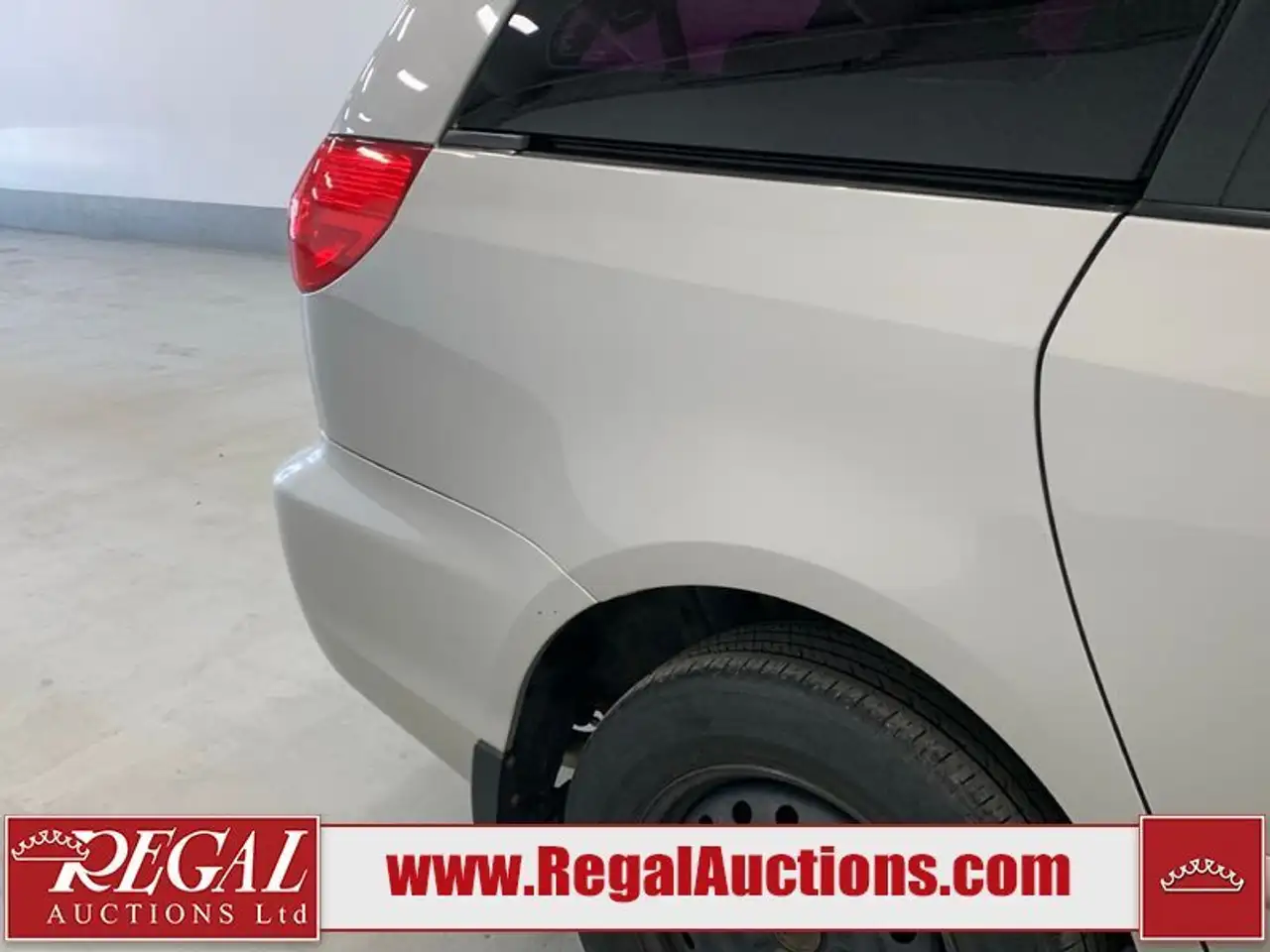 Toyota Sienna снимка Toyota Sienna