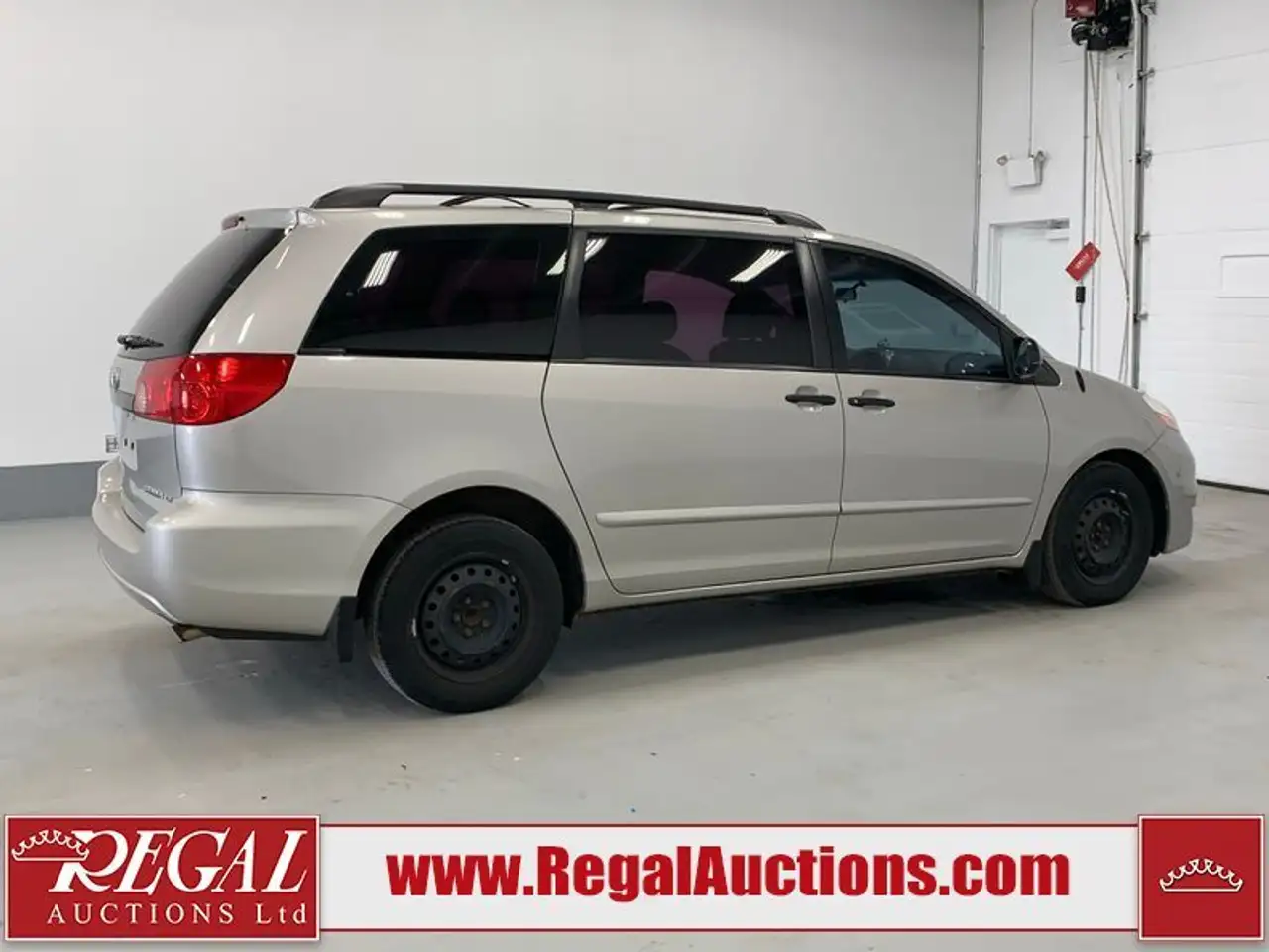 Toyota Sienna снимка Toyota Sienna