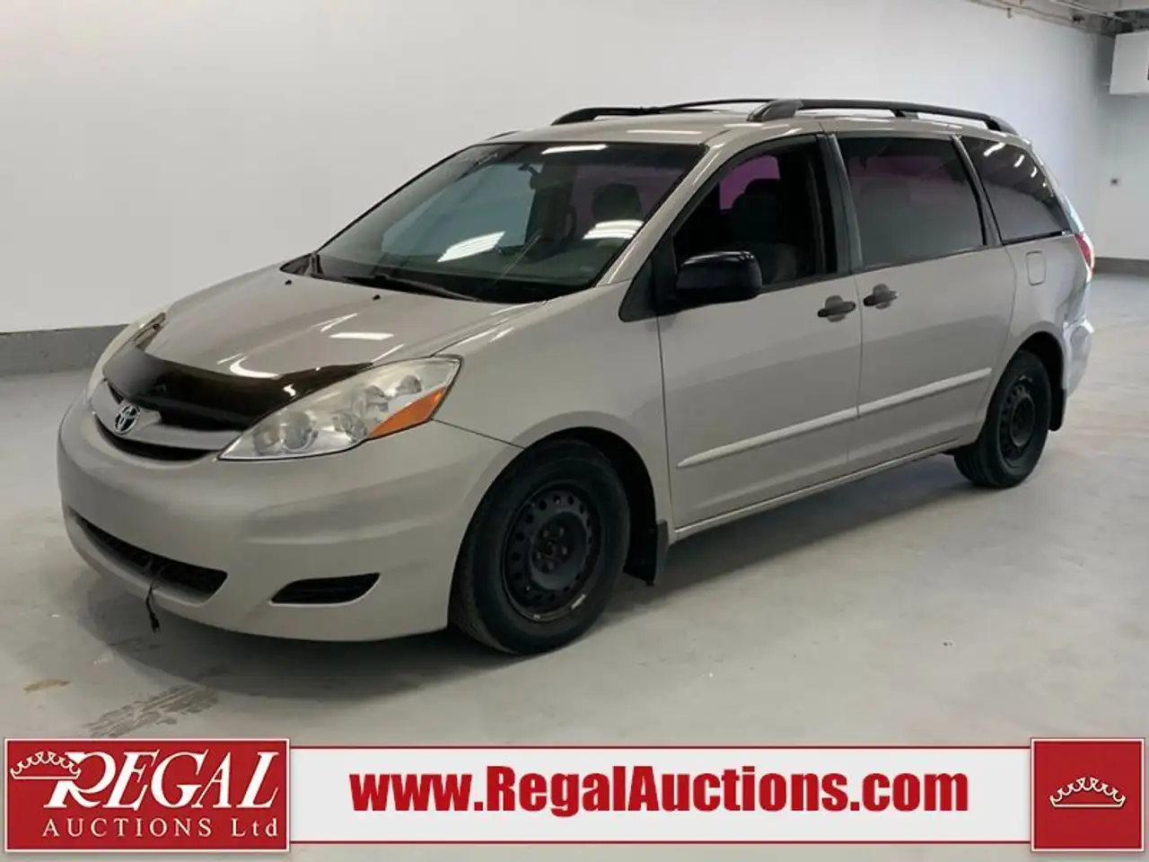 Toyota Sienna снимка Toyota Sienna