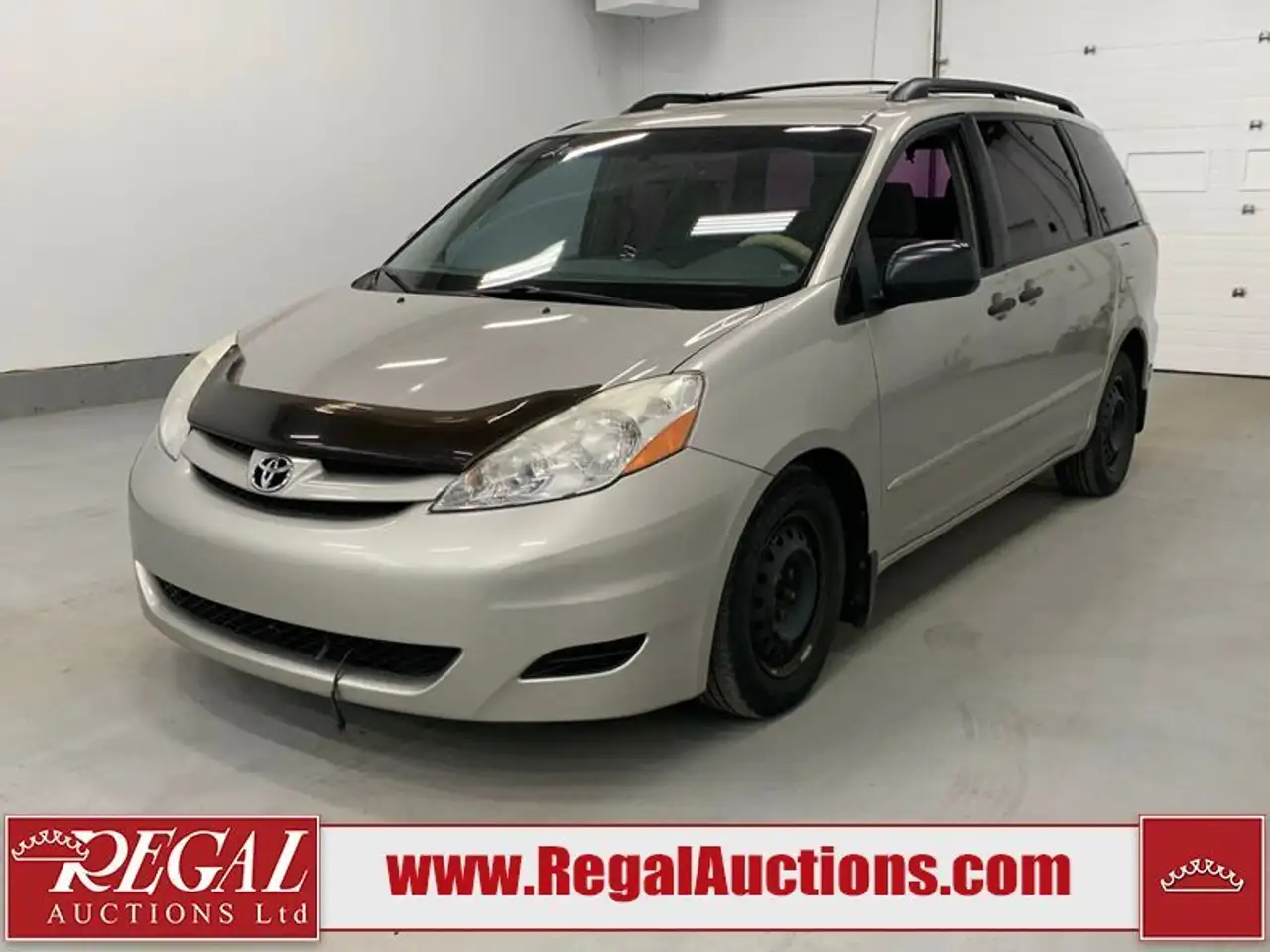 Toyota Sienna снимка Toyota Sienna