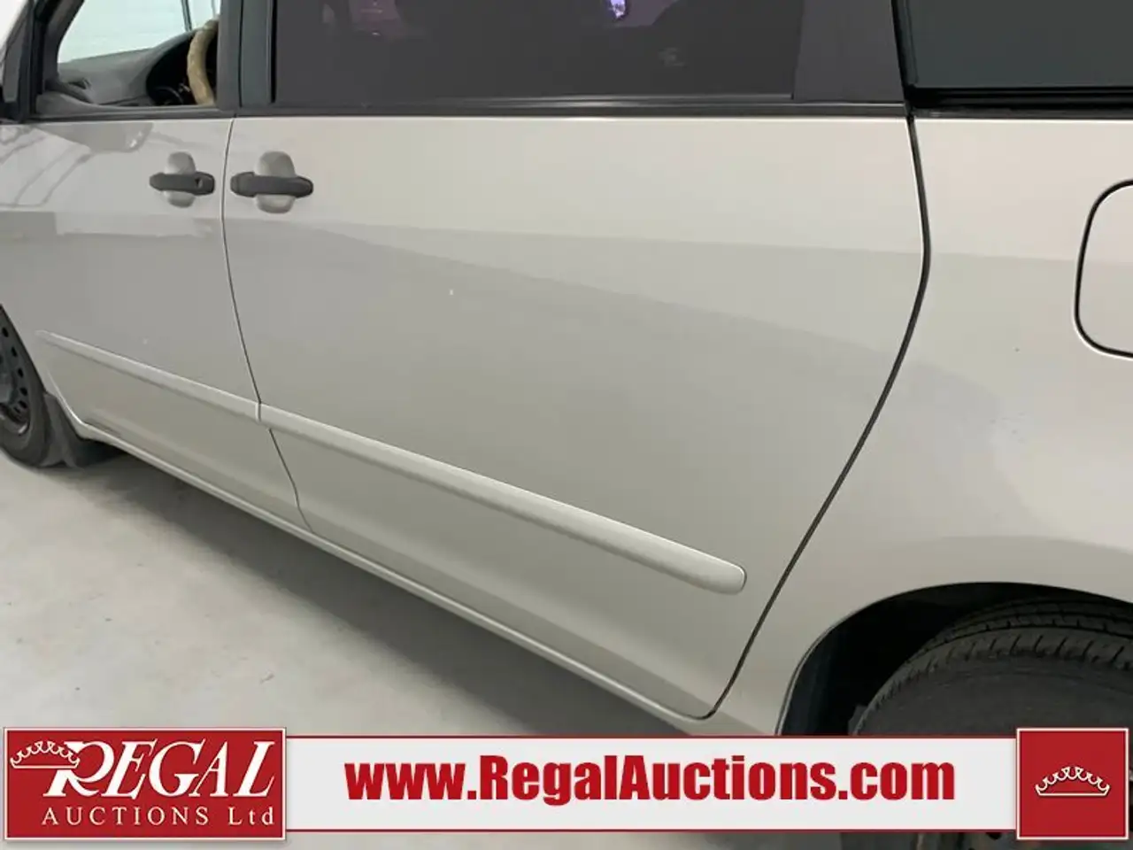 Toyota Sienna снимка Toyota Sienna