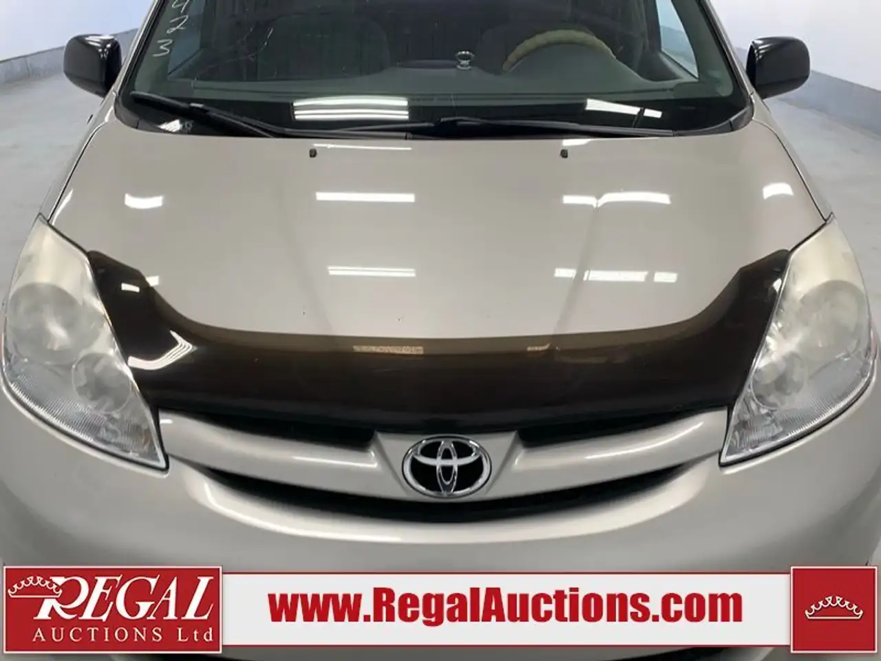 Toyota Sienna снимка Toyota Sienna
