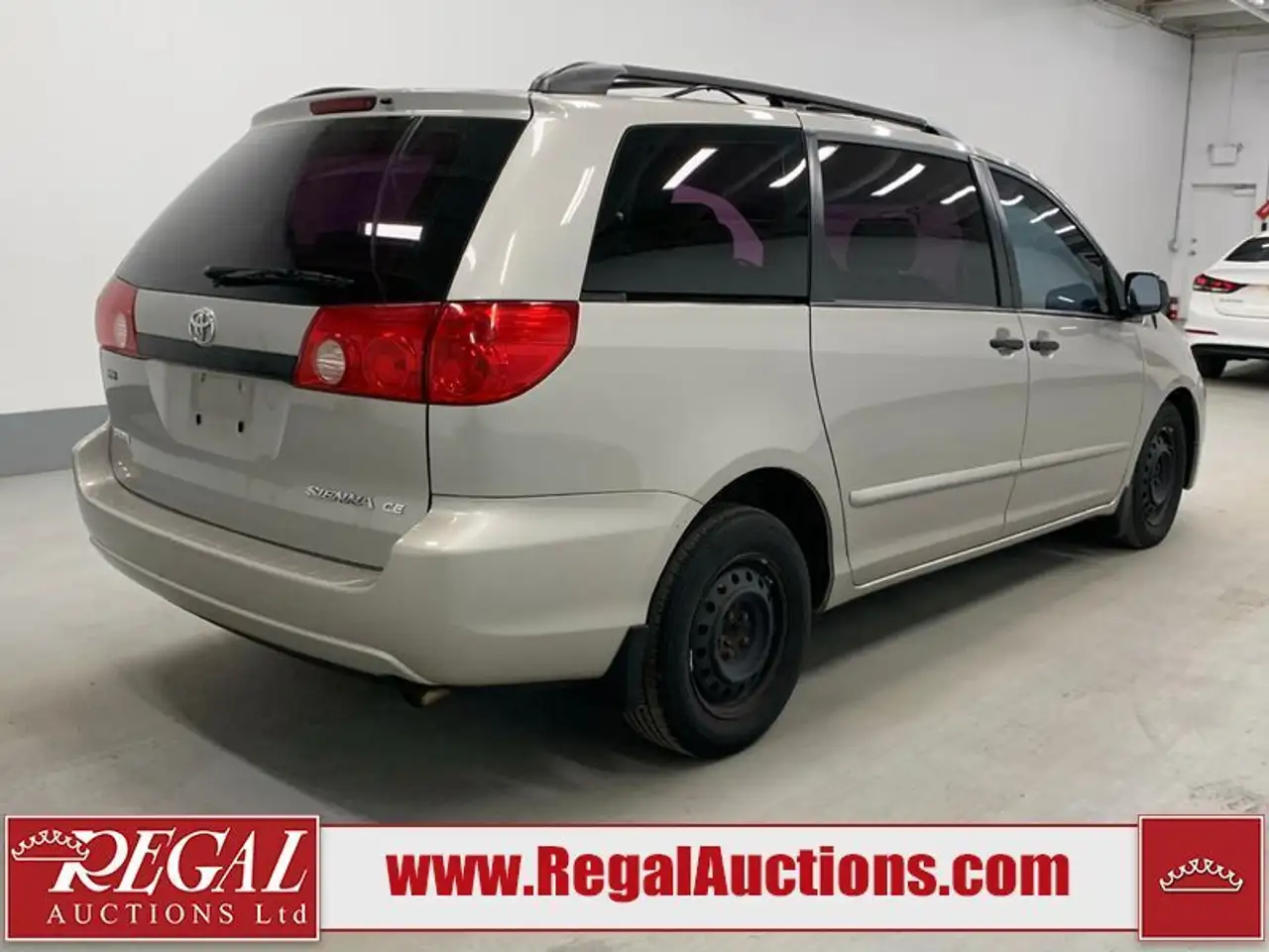 Toyota Sienna снимка Toyota Sienna