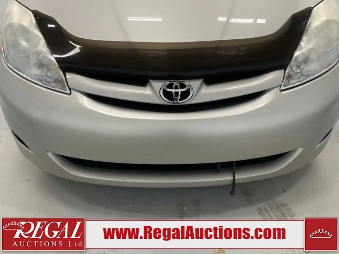 Toyota Sienna снимка Toyota Sienna