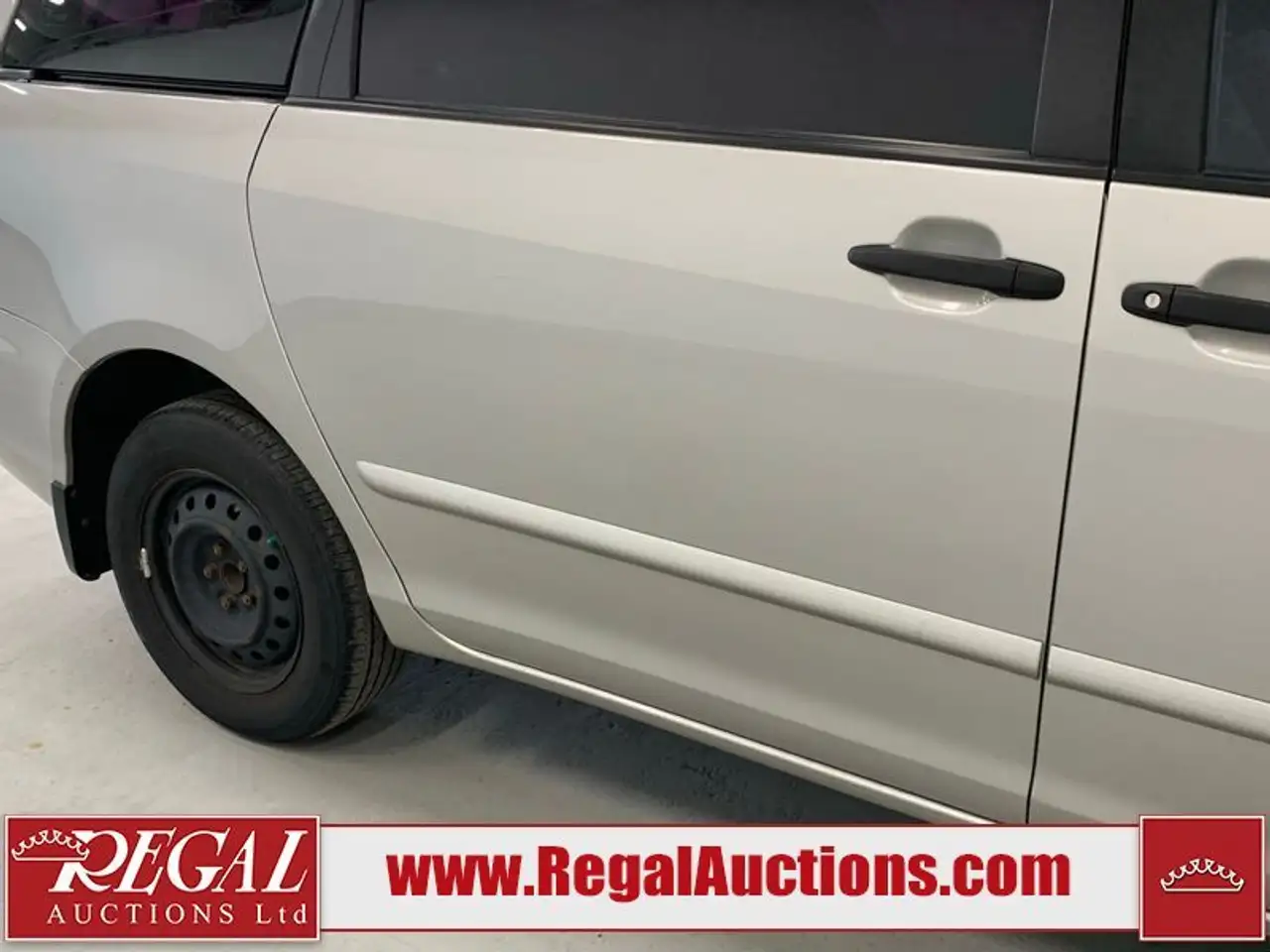 Toyota Sienna снимка Toyota Sienna
