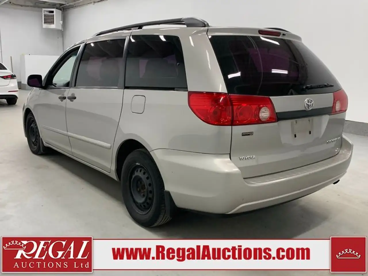 Toyota Sienna снимка Toyota Sienna