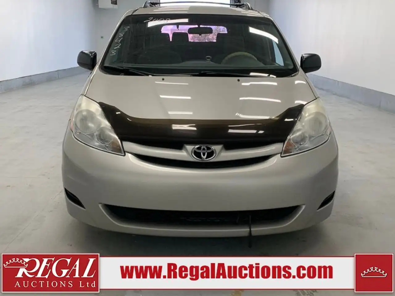 Toyota Sienna снимка Toyota Sienna