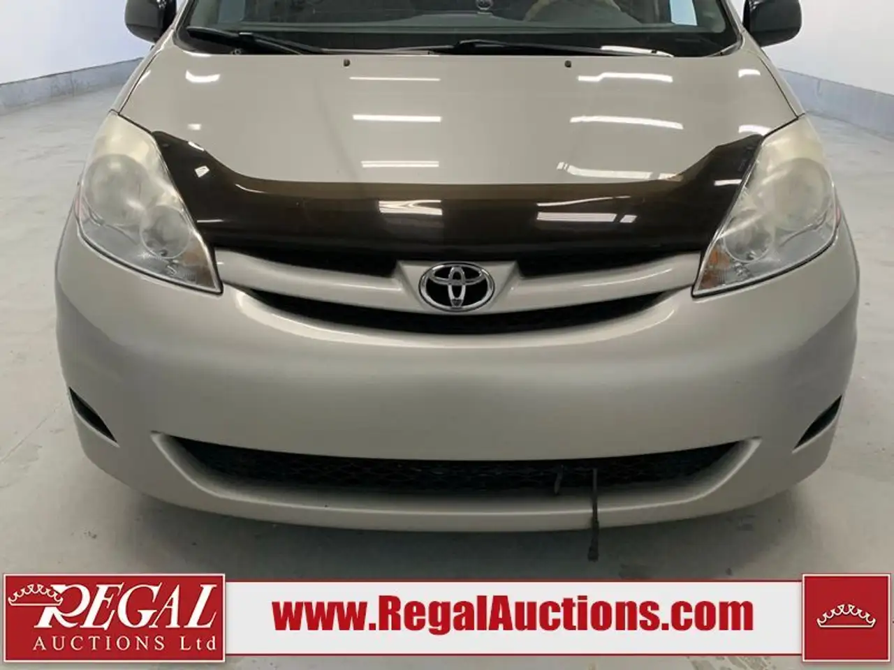 Toyota Sienna снимка Toyota Sienna