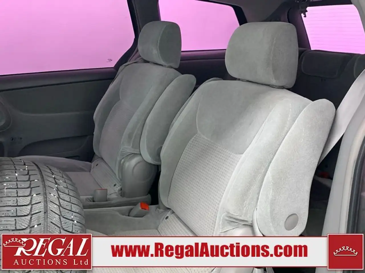 Toyota Sienna снимка Toyota Sienna