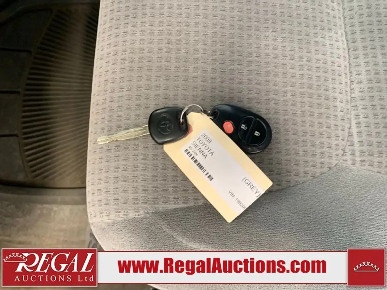 Toyota Sienna снимка Toyota Sienna