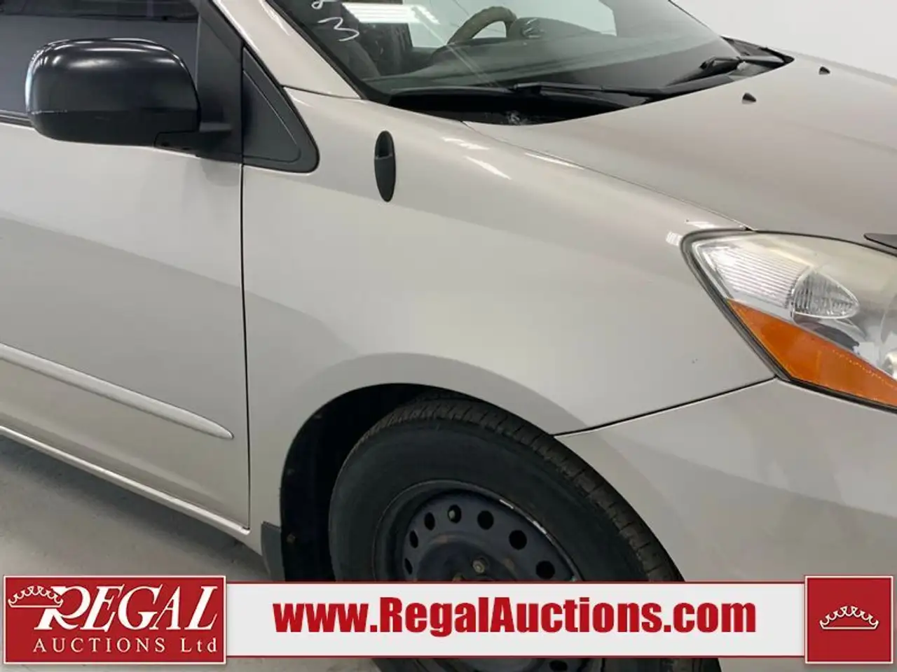 Toyota Sienna снимка Toyota Sienna